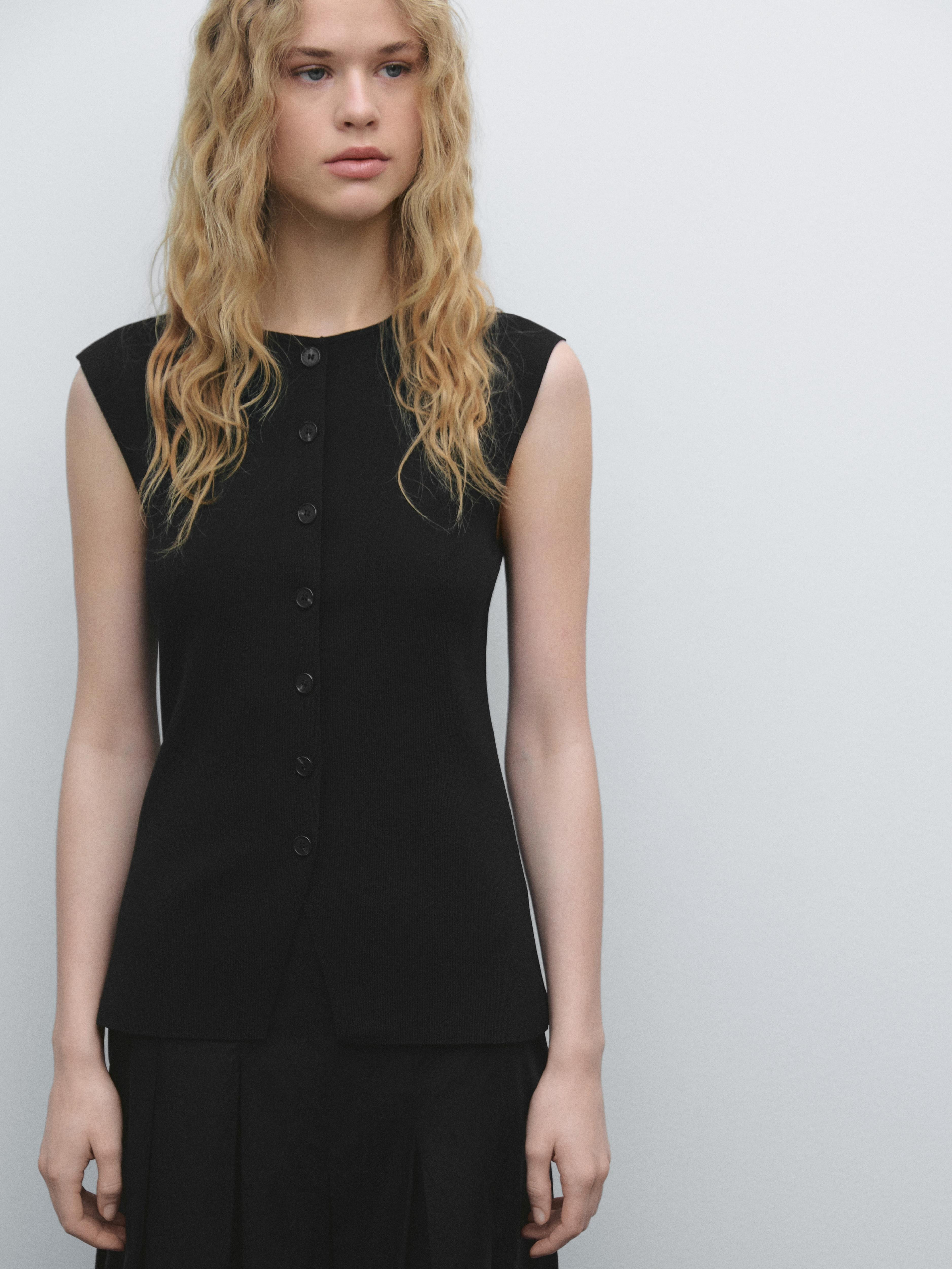 Tailored fit knit waistcoat with buttons | Massimo Dutti US