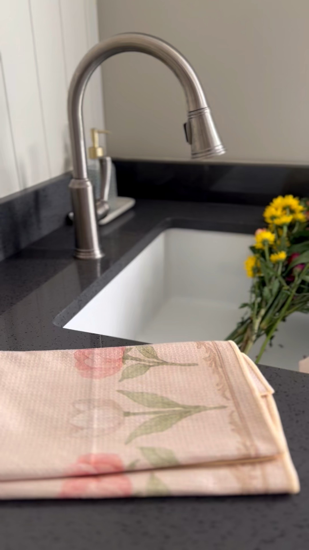 The prettiest spring dish towels

#LTKHome