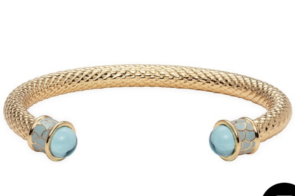 Coveting this bracelet Kate Middleton wears!
Accessories. Catherine Middleton. Princess of Wales. Dress like Kate. Duchess of Cambridge 