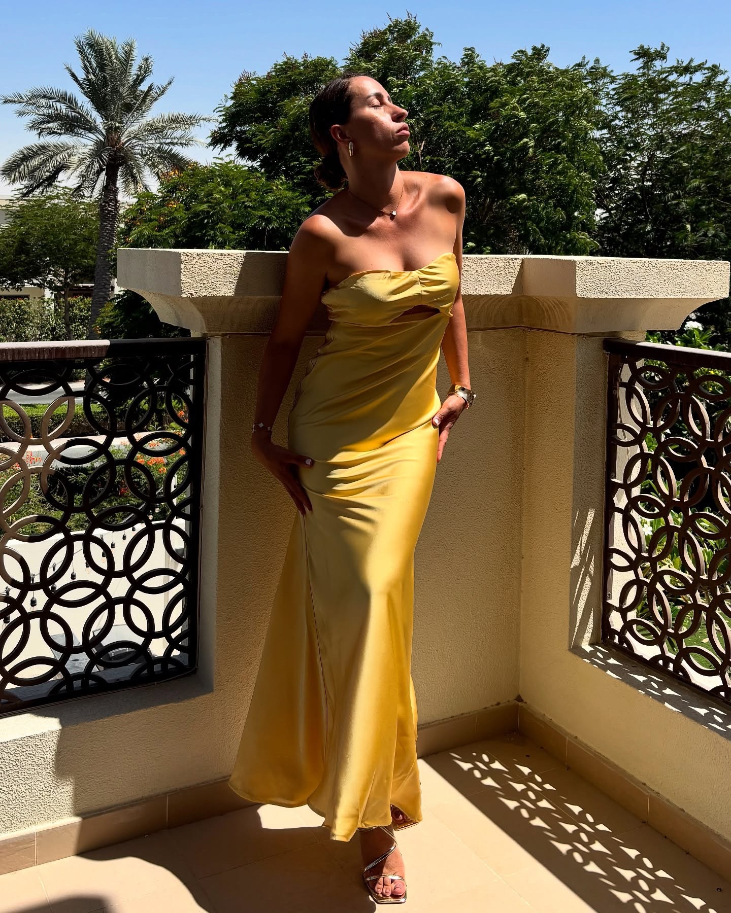 Two shades of sunshine! Are you team 1: Bright Yellow or team 2: Butter Yellow? Tell me your fave! 

#fashionable #dresses #yellowdress