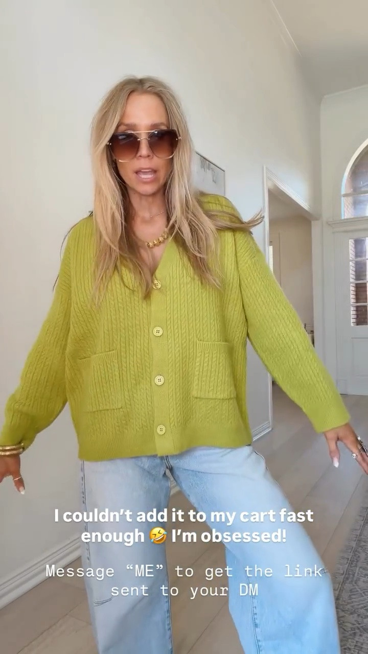 🤍I couldn’t add it to my cart fast enough 🤣 I’m obsessed! The lime green color is so fun.

Wearing my tts (small)

5’5” // 120 ish lbs