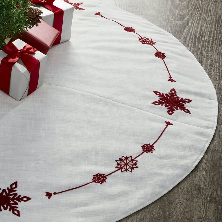 My Texas House Fallon Red Snowflake Polyester Christmas Tree Skirt, 52" - Walmart.com | Walmart (US)