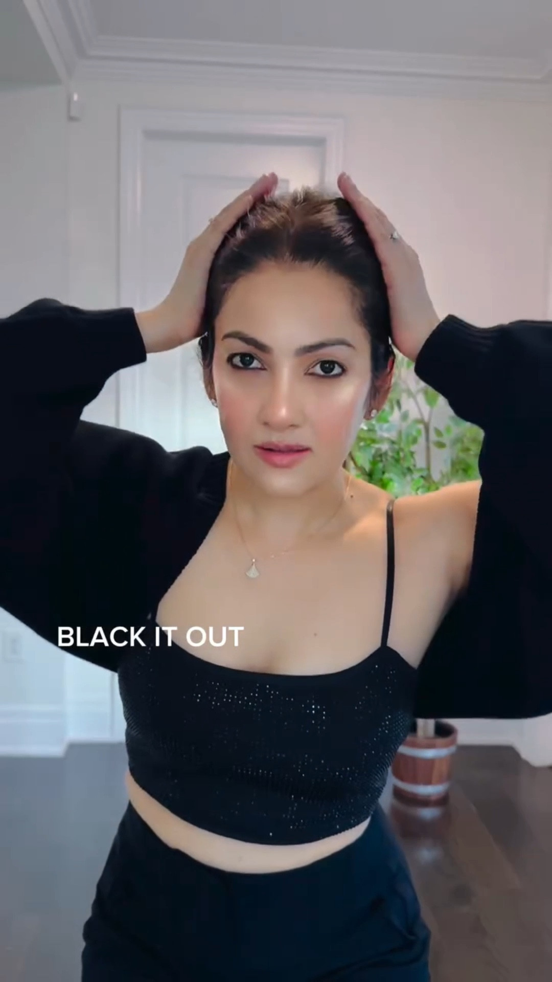 Would you rock this all-black look with a pop of red?  Outfit Details:
High-waisted trousers – @zara  Crop top – @hm 
Shrug – @aritzia 
Bag – @zara 
Heels – @mango