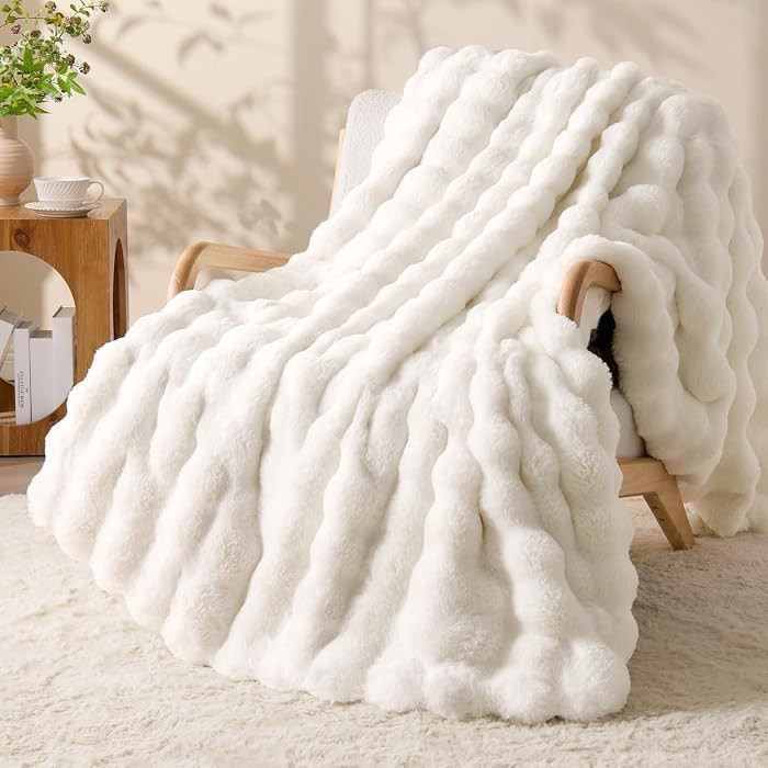 BEDELITE Bubble Fellimitat Kuscheldecke Flauschig Decke 150x200, Cremewei\u00df | Amazon (DE)
