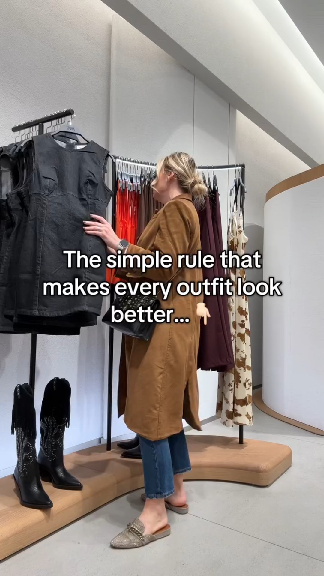 ✨ Ever put on an outfit and feel like something is off? The secret is The Rule of Thirds! 

Instead of splitting your outfit in half (which can make you look boxy or unbalanced), try dividing it into ⅓ + ⅔ proportions. This creates a more flattering, effortless look. 

👖 Example: High-waisted jeans + a tucked-in sweater = ✔️ 

🚫 Low-rise jeans + a long untucked top = ❌ 

Try it out and see the difference! Would you wear this? 👇