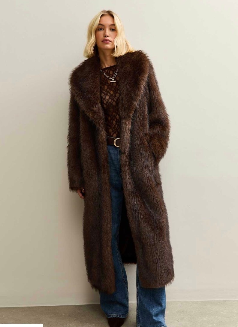 The perfect winter long faux fur coat 
This coat is so similiar to the coat I’ve got! You can get it on new look & asos 

#LTKgiftguide #LTKwinter #LTKfestive