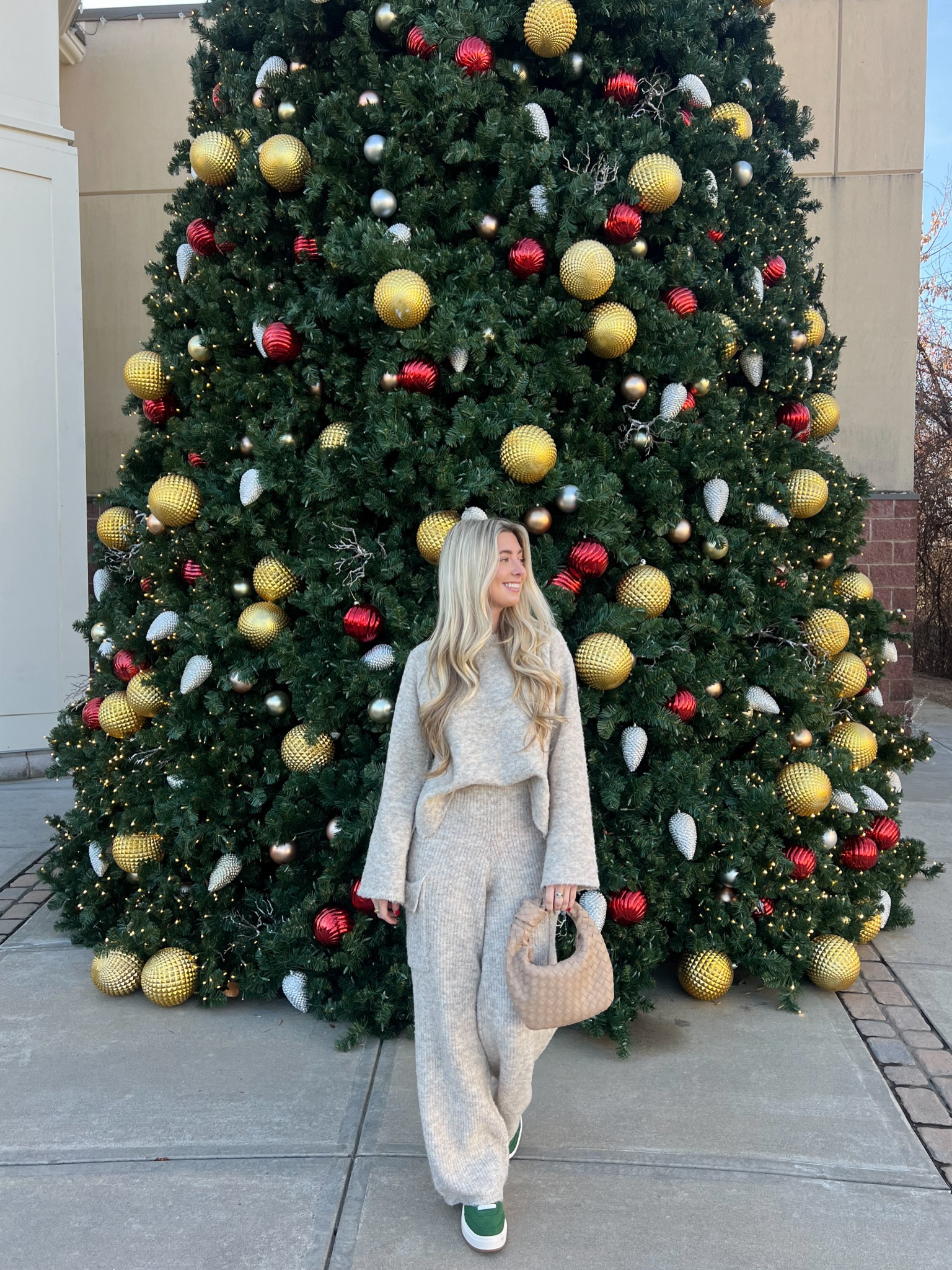 let’s go holiday shopping 🎀🤍🛍️ #lulusambassador #lovelulus 
•
everything linked in the @shop.ltk app! 
•
•
•


#LTKfindsunder100 #LTKstyletip #LTKU