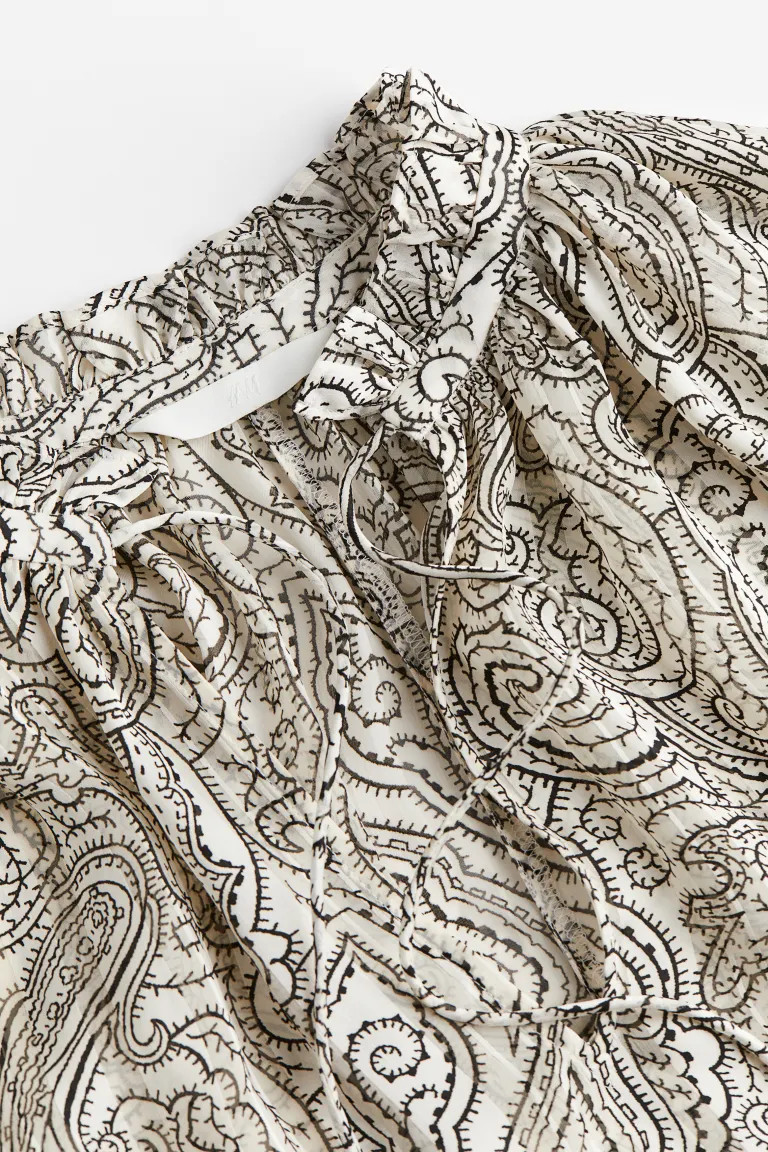 Ruffle-trimmed Crêped Blouse - Cream/paisley-patterned - Ladies | H&M US | H&M (US + CA)