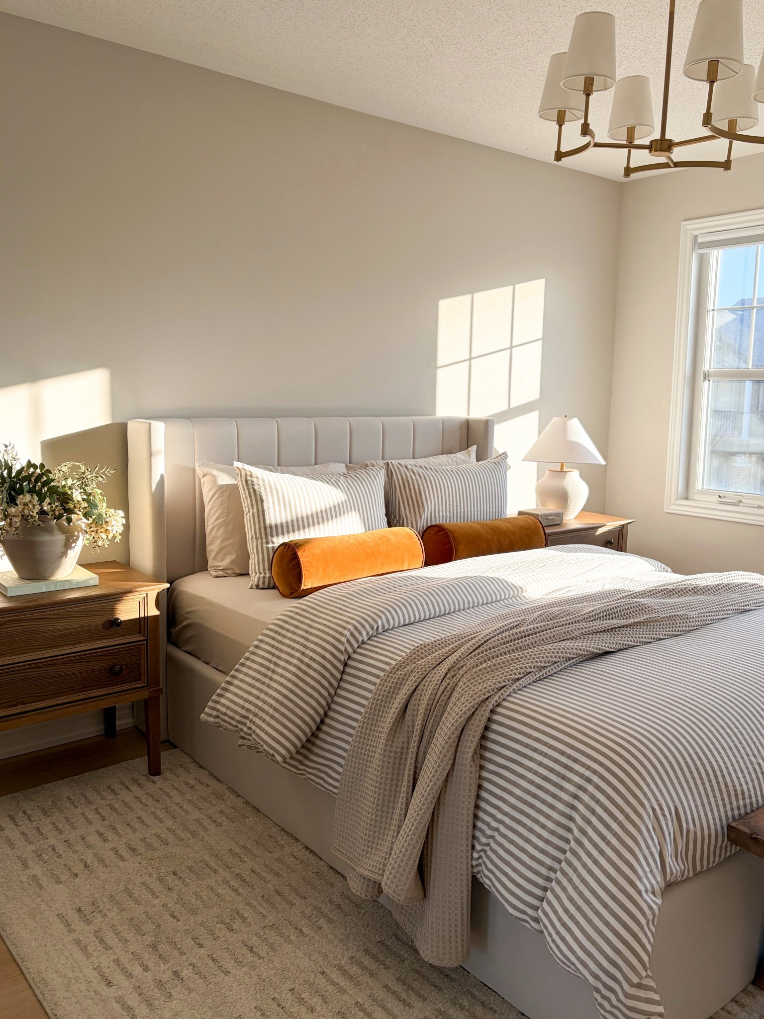 Once you get a storage bed, there is no going back! 
Got this bed a few years ago and it has held up so great. Love the ivory headboard and the detailing. 
And the storage component makes it so functional. It’s currently in our guest bedroom - guests can easily store their luggage or pull out bedding they need. 

#Aykah #walmartcanada #storagebed #guestroom

#LTKcanada #LTKsale #LTKhome