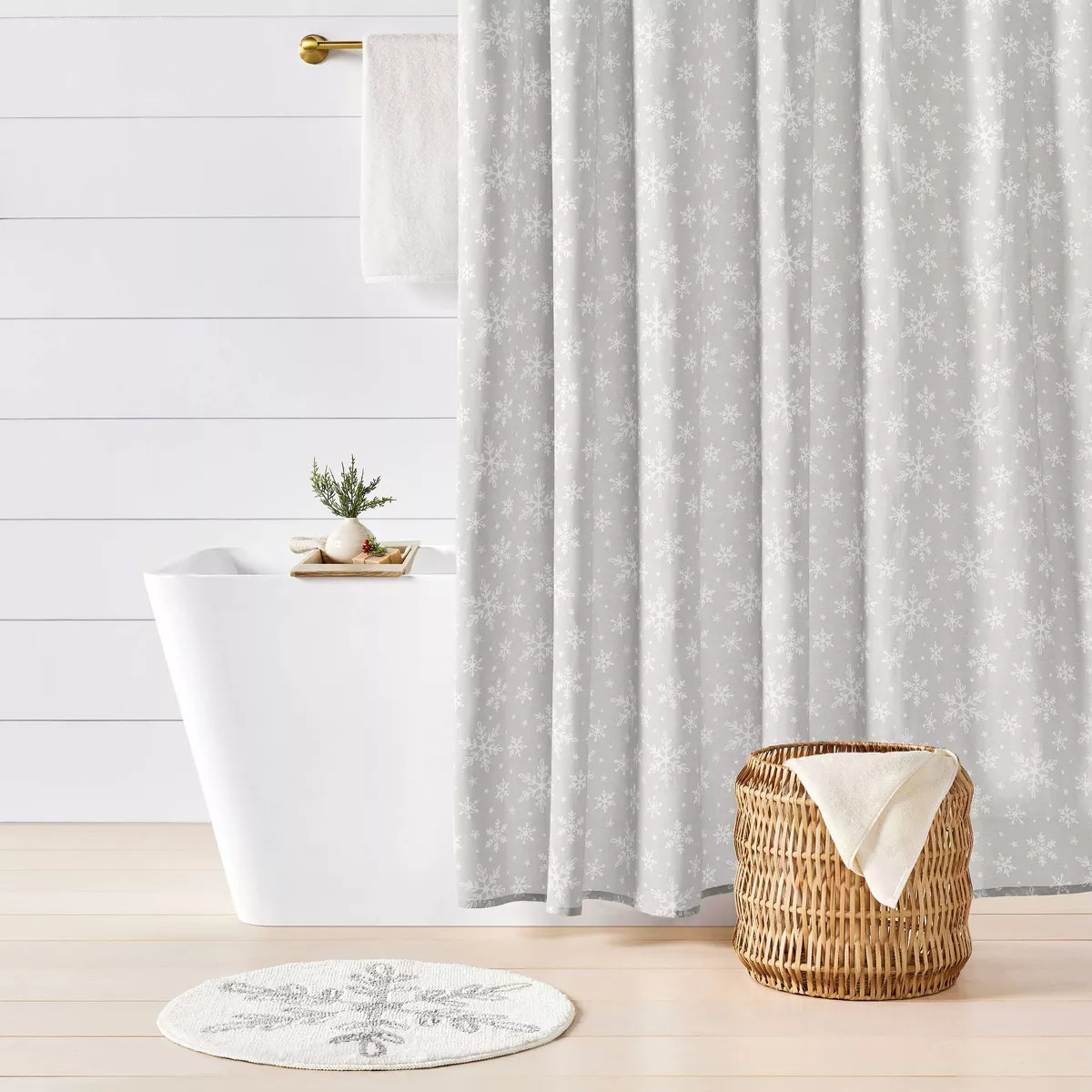 22" Round Snowflake Christmas Bath Rug White/Gray - Wondershop™ | Target