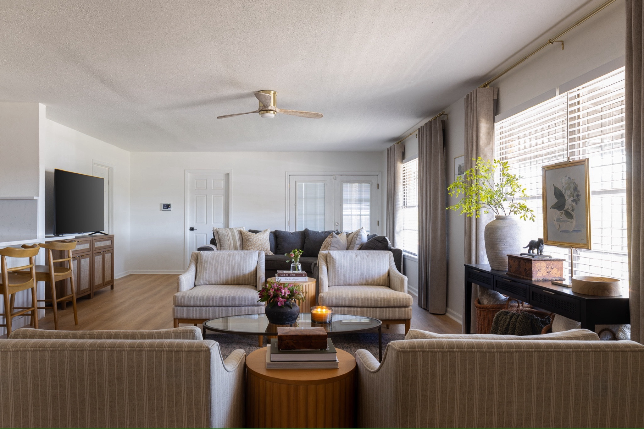 Smiles and Pearls has launched her new Airbnb. Candice went with a modern vintage design for this rancher. 

Home design, modern home decor, Airbnb superhost, home decor, target home record Amazon home finds, Amazon home decor, Studio McGee, Threshold, Target home, Target home finds, Target run, Airbnb host, Magnolia Hearth and Hand, living room, bedroom, coffee table

#LTKfamily #LTKplussize #LTKhome