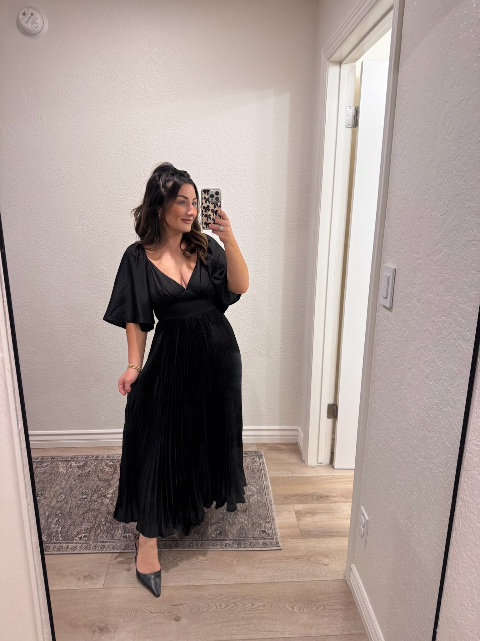 Petite friendly wedding guest dress for fall! 

Black pleated dress size s
5'0" 140lbs 

Fall wedding guest dress 
Dress with sleeves

#LTKStyleTip #LTKPetite #LTKWedding