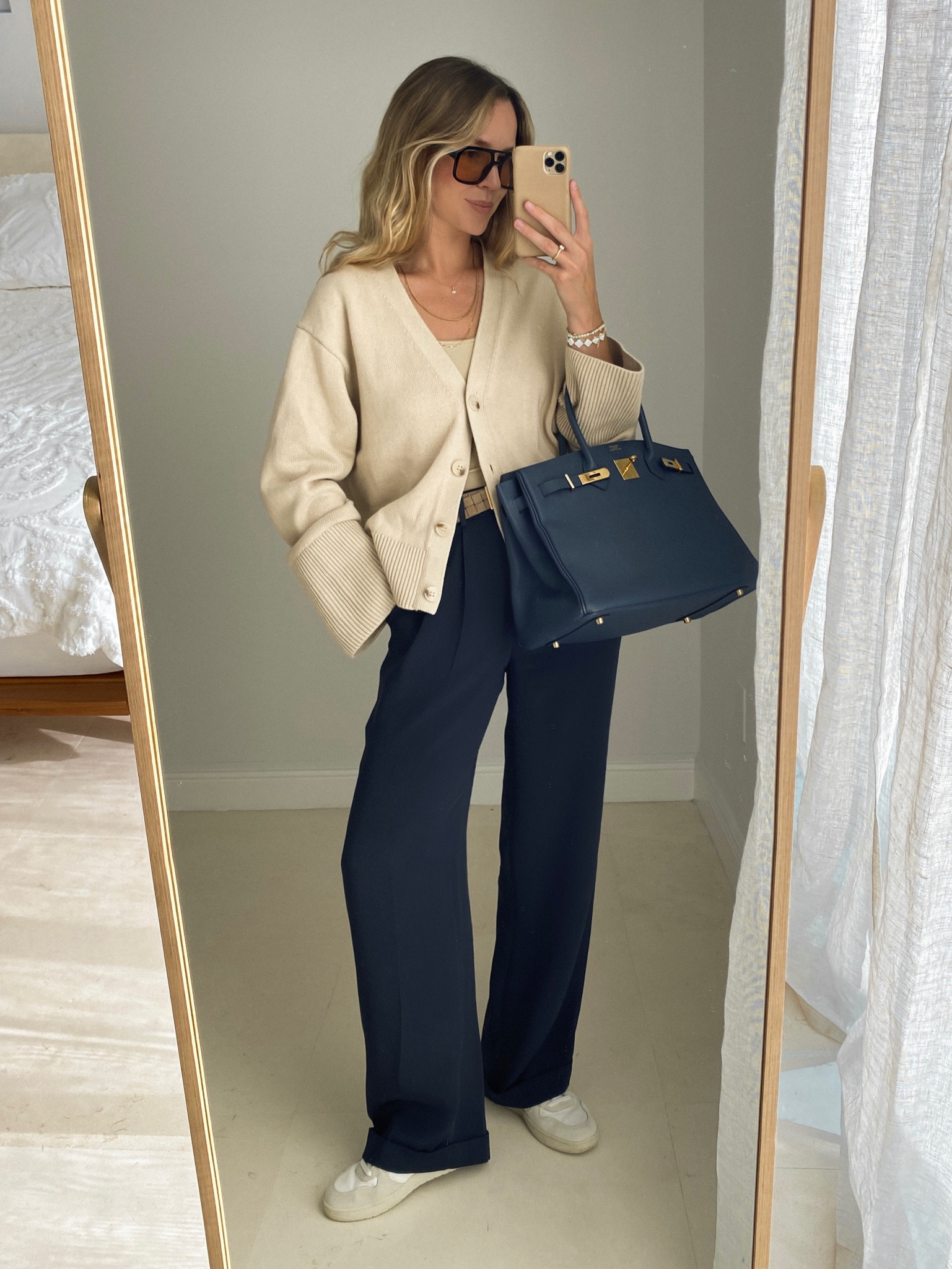 beige & navy = the perfect everyday combo, chic and stylish!


#LTKshoecrush #LTKstyletip #LTKitbag