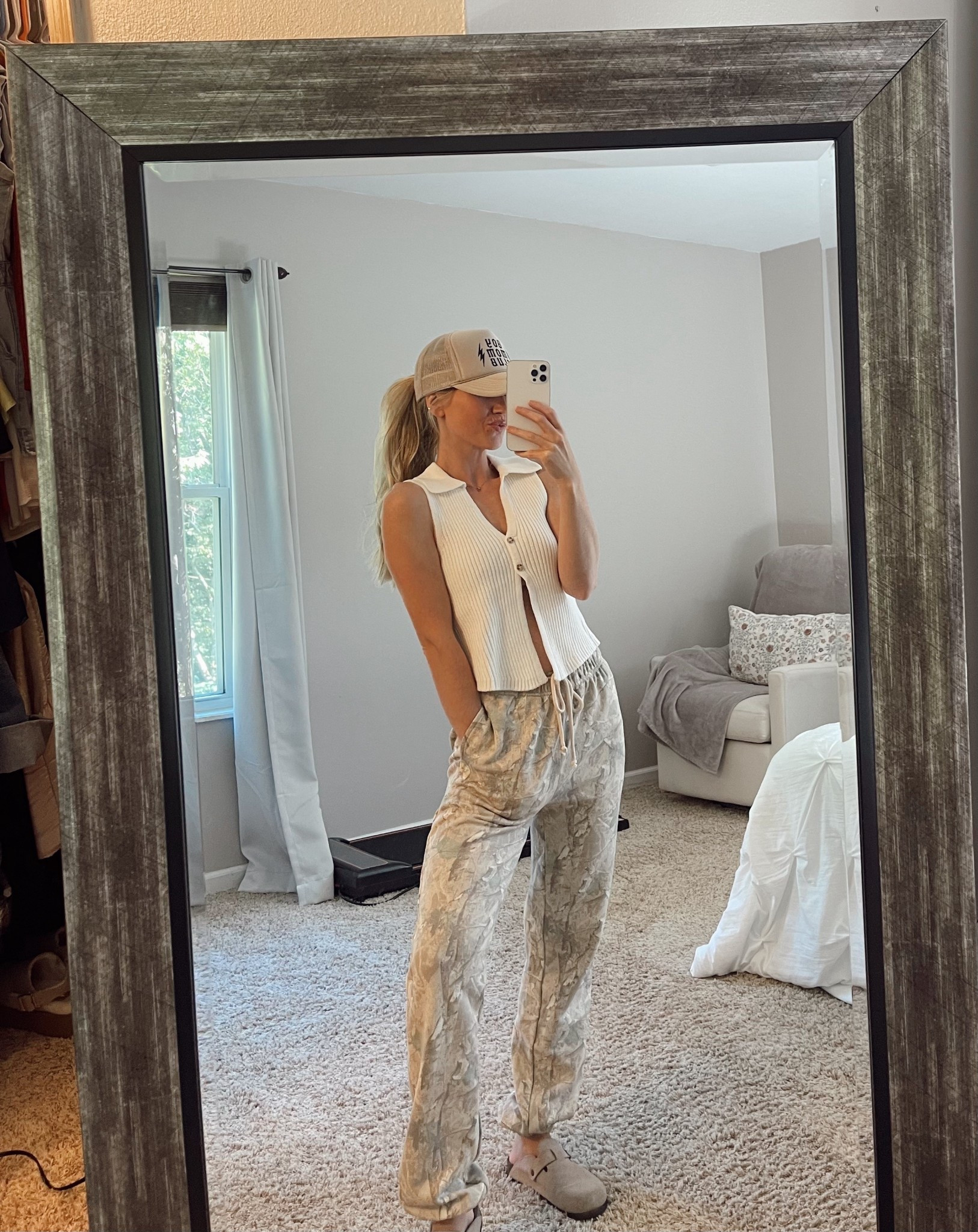The perfect sweater for when the weather feels like Fall but still a little warm 🤍 #walmartstyles #walmartfinds #walmart 