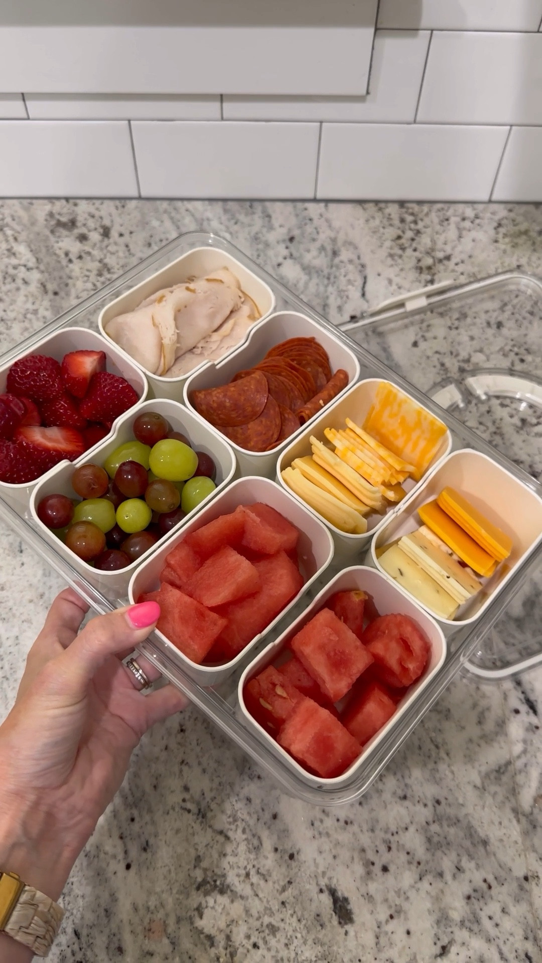 ⚾️ Pack some snacks with me for a baseball tournament weekend. These snacks would also be great for the beach, pool, or even to keep in your fridge for the kids to pull out during the week. 

🩷I LOVE this little container for packing all of our favorites! 

#snackcontainer #baseballtournamentsnacks #baseballessentials #baseballmom #snacks #hack #asmrrestock #asmr #asmrpacking #healthysnacks 

#LTKVideo #LTKFindsUnder50 #LTKHome