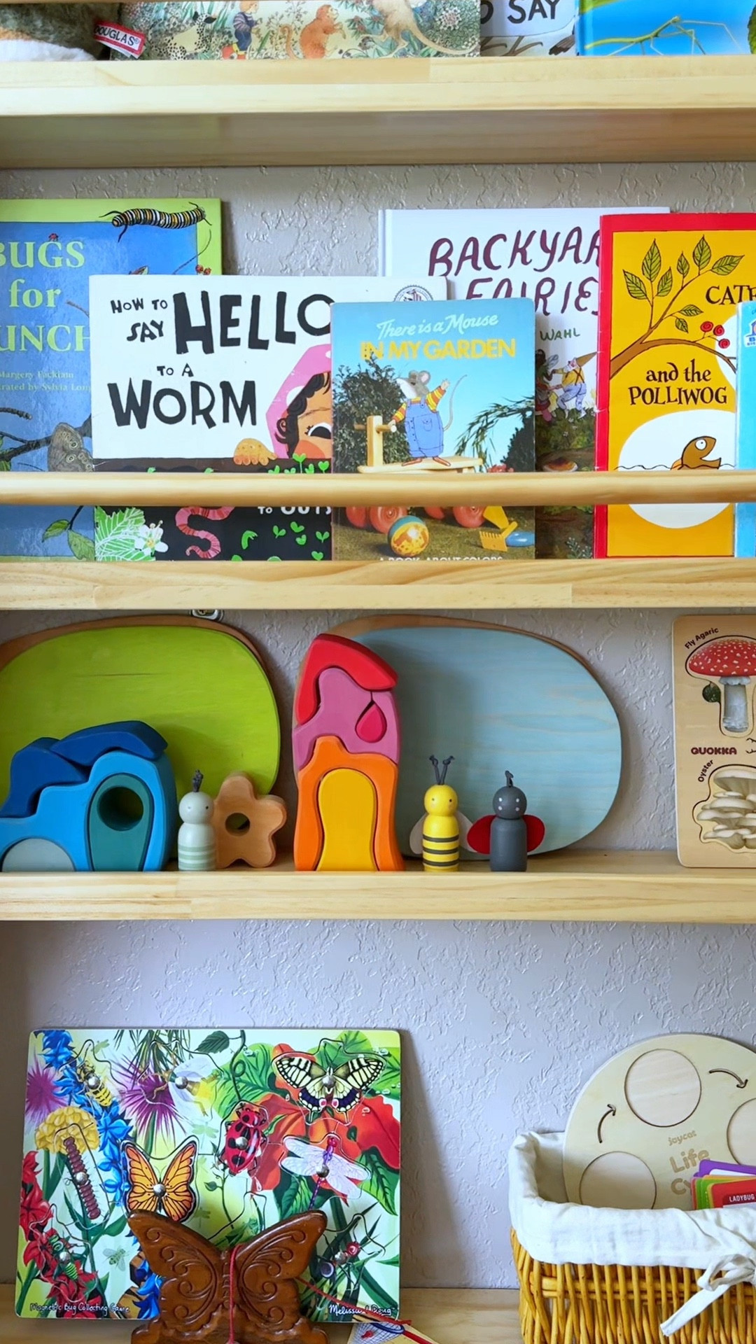 Sharing a little peek at the this weeks toy rotation while giving you the BTS on putting together rotation. A simple, test effective system for toddler toy rotations 🧚 

#toyrotation #toyrecommendations #toyideas #toddlertoys #toyshelf #toys #playbasedlearning 