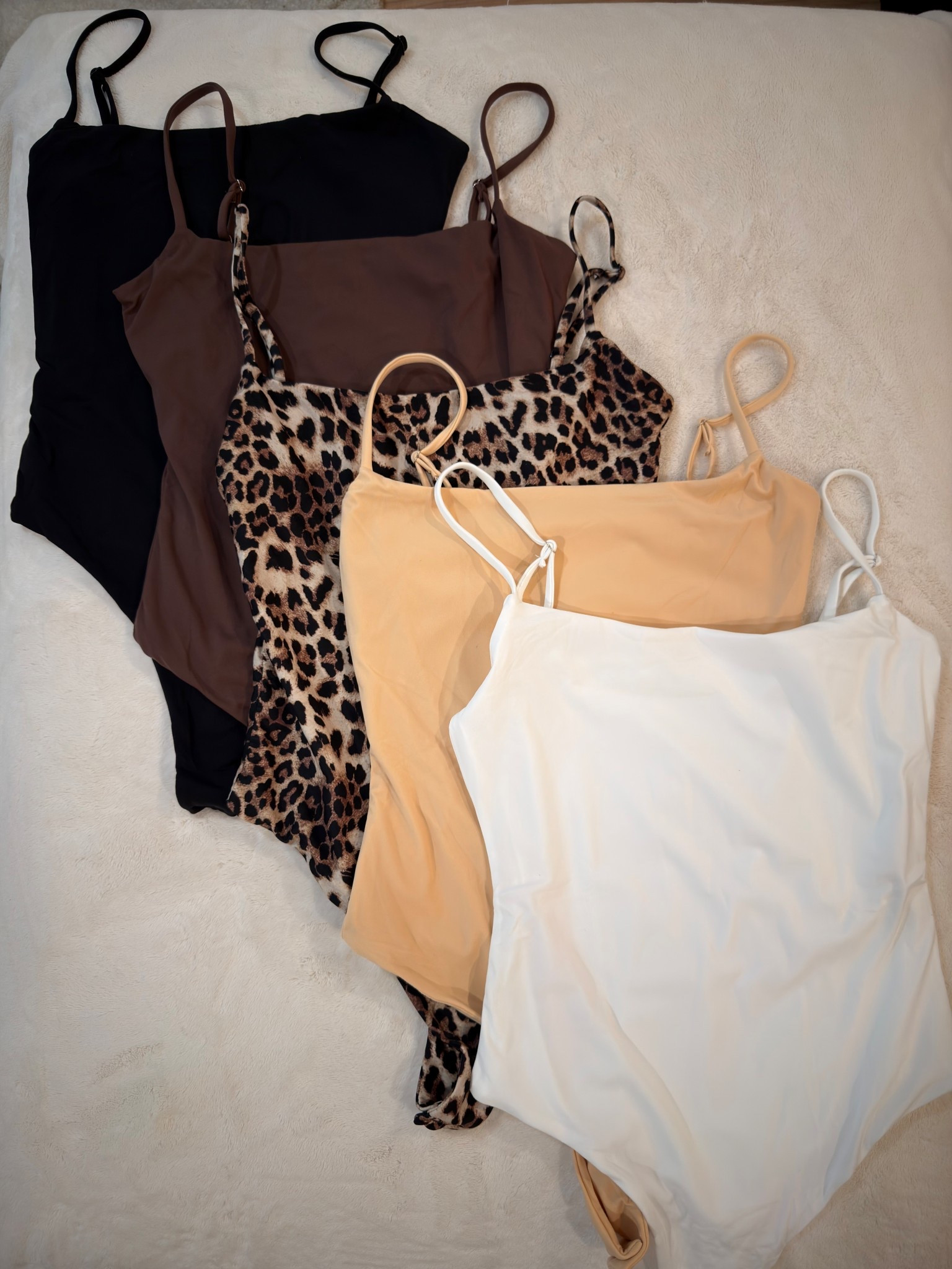 Texture-forward essentials I keep reaching for 🤍 These bodysuits are the kind of layering staples that work year-round and make outfit building effortless. Easy to dress up or down, and perfect for mixing neutrals with prints. 

Perfect for date nights, everyday layering, travel days, or styled under blazers and jackets.

📏 Sizing:
Bodysuits: Size Small  
Height: 5’4” | Weight: 138 lbs | Bust: 34D | Waist: 27” | Hips: 40”  
If between sizes or wanting a more relaxed, less fitted feel, size up.

Shop instantly on the app to grab these before they sell out.

These bodysuits are great wardrobe basics for layering outfits, neutral capsule wardrobes, everyday fashion staples, versatile tops for women, minimalist style, and mix-and-match essentials.

Follow me on Instagram and YouTube @kirasfashionfinds