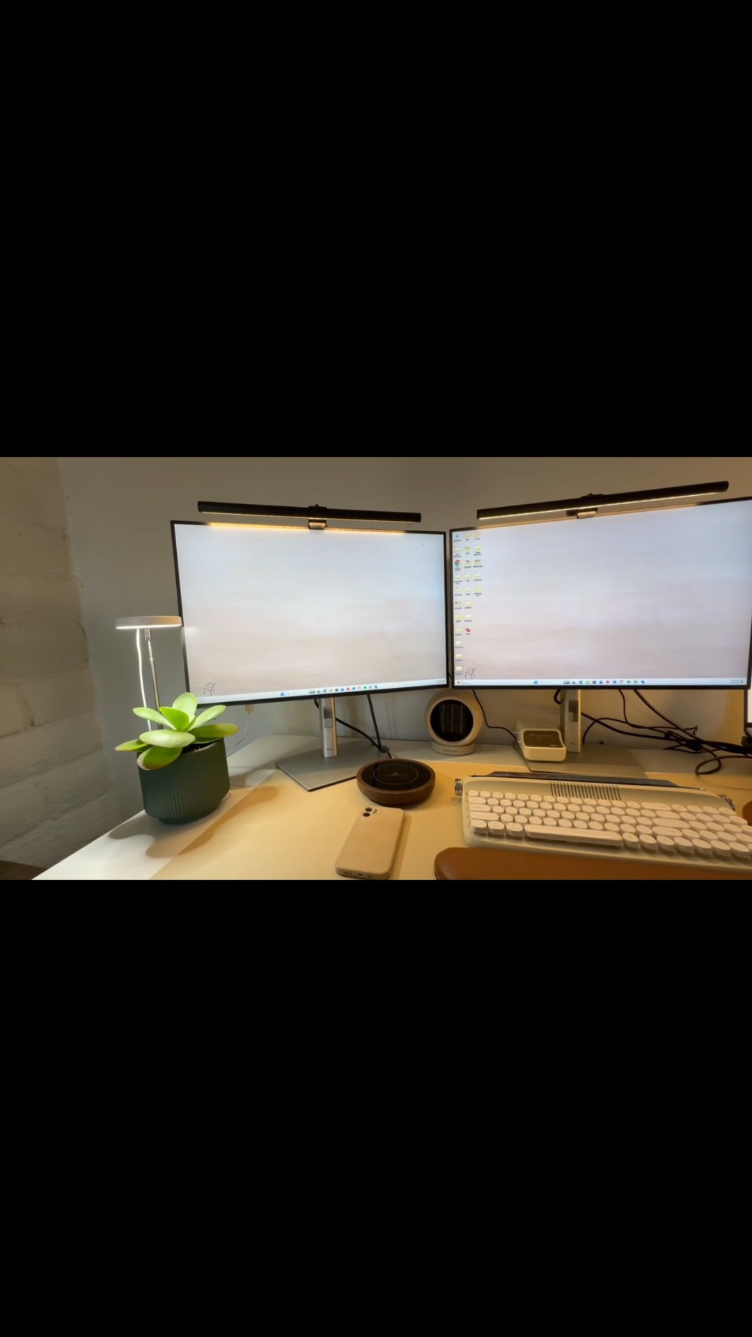 Light up your home office! #amazon #light #homeoffice #decorate

#LTKdayinmylife #LTKHome #LTKmorningroutine