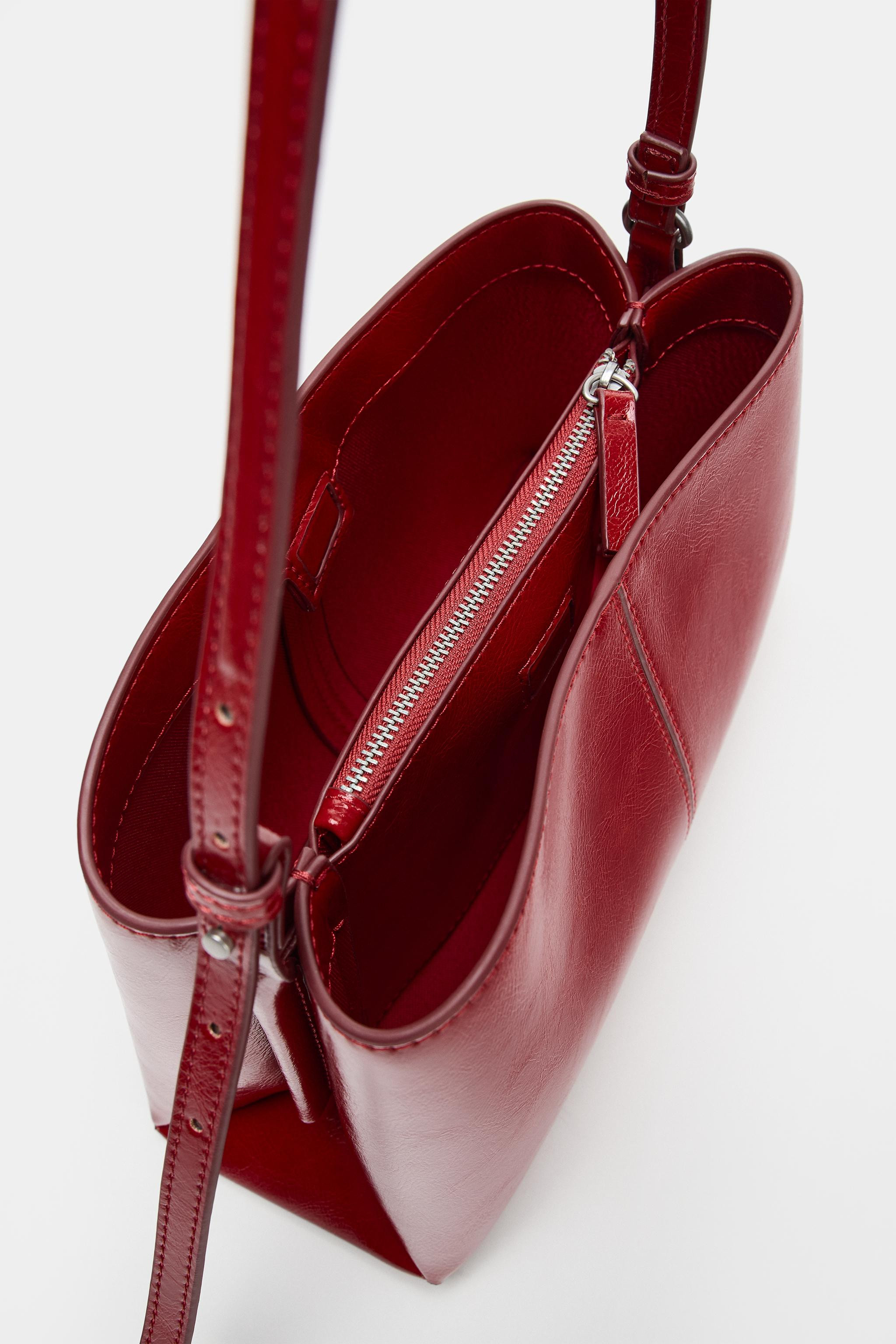 Schultertasche im Mini-Format. Ziernaht-Details am Oberteil. Verstellbarer Schulterhenkel. Innenf... | Zara DE