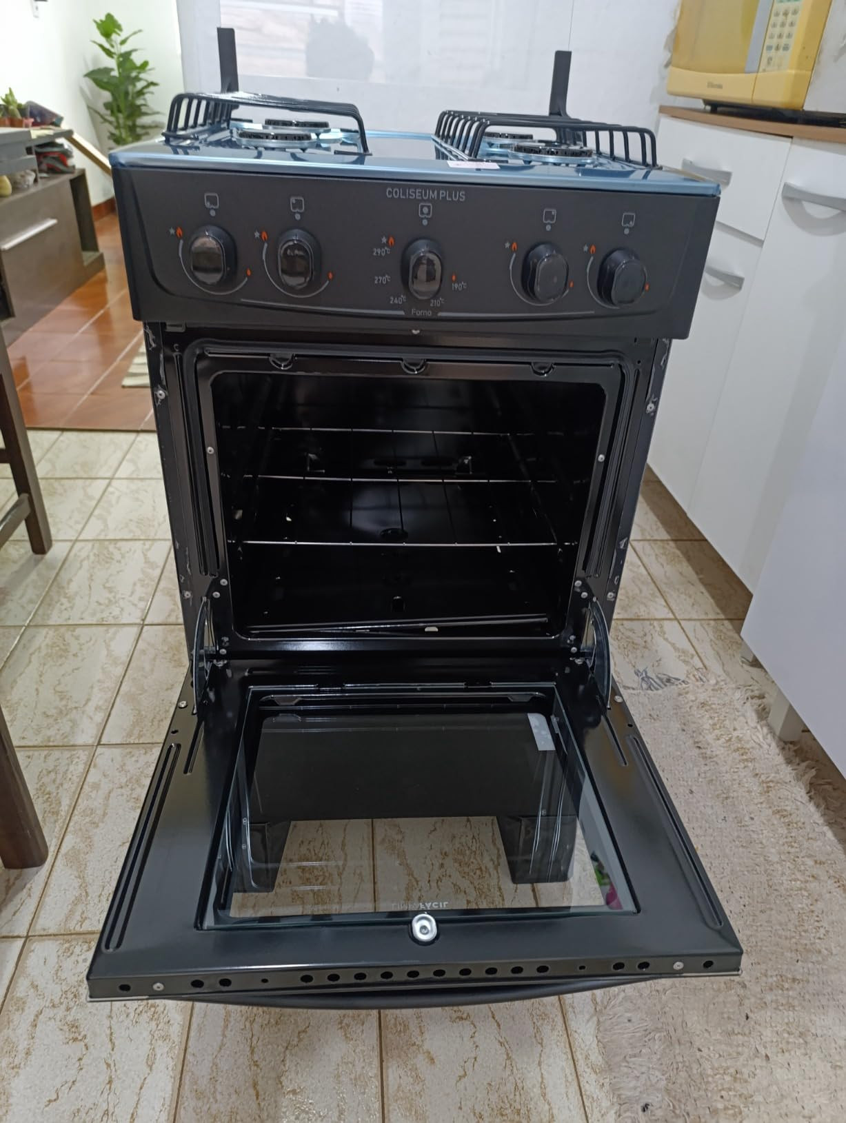 Fogão Atlas 4 bocas preto com forno limpa fácil Coliseum Plus - Forno 50l | Amazon (BR)