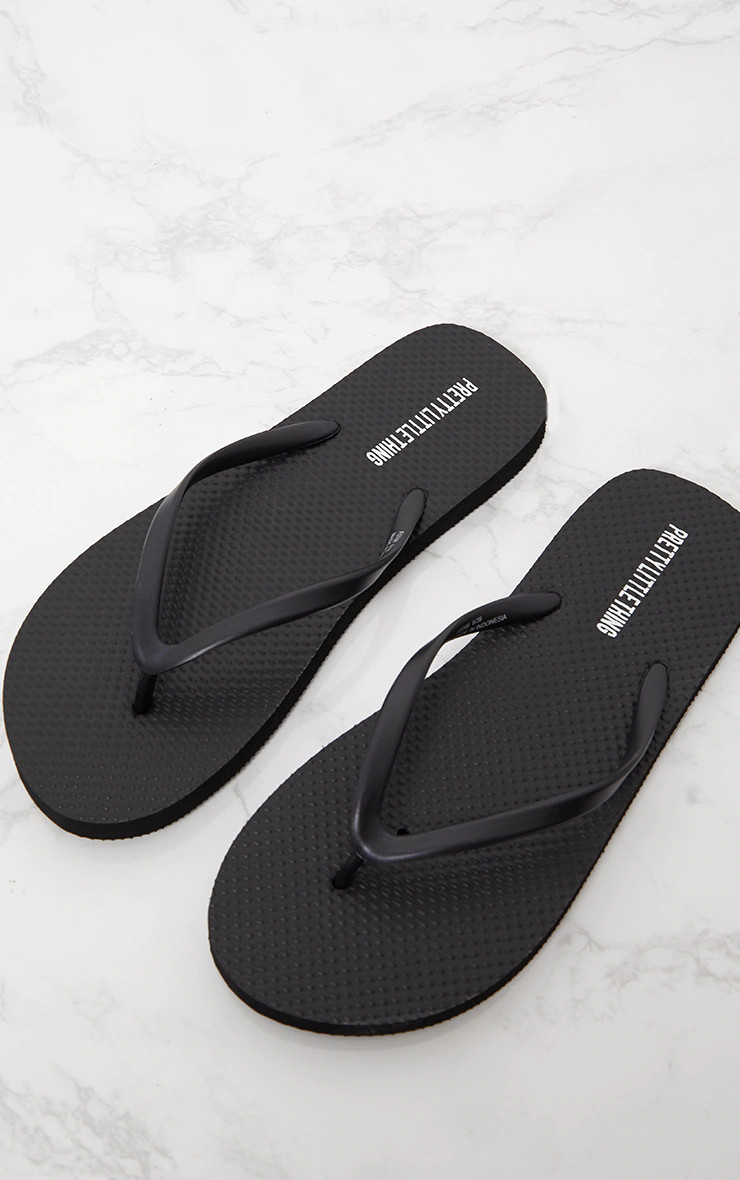 PRETTYLITTLETHING Black Flip Flops | PrettyLittleThing UK