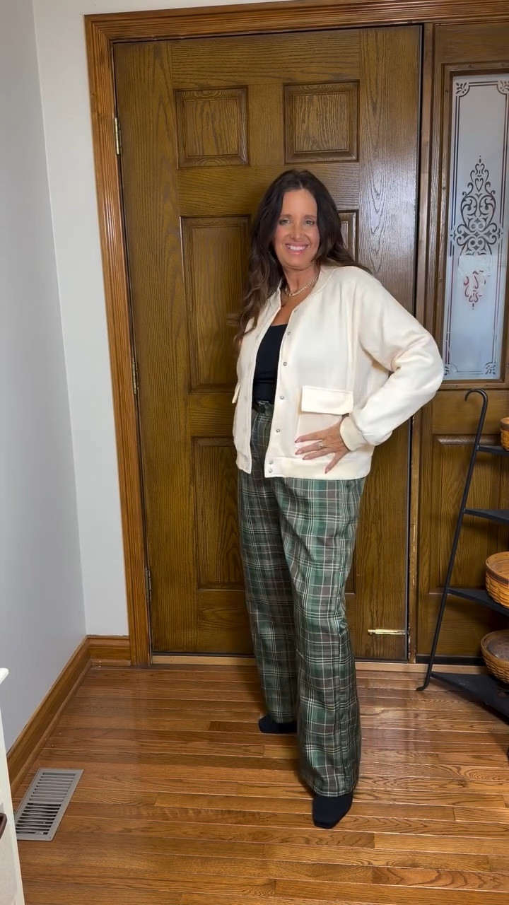 Winter outfit, mix and match with these pants! Look at these cute sweatshirt/ jackets! 

Jackets 
@caraciliahall 
Pants 
@oyoangle_usoffical 
Jewelry 
@melindamaria_jewelry 
Tank
@feelingirlofficial 
Boots
@cosyisland_official