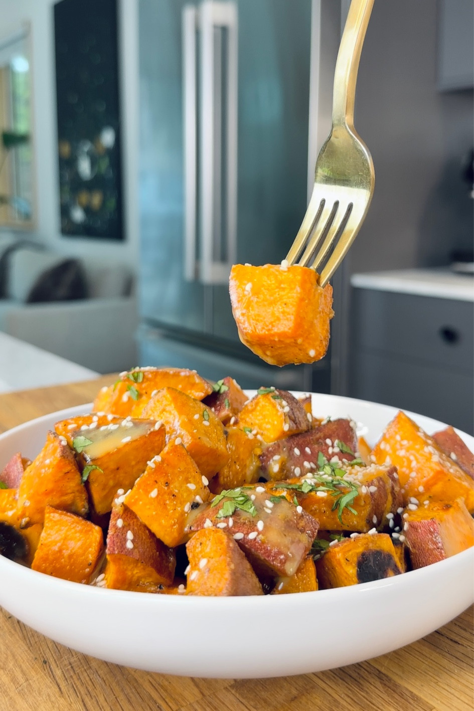 Gold flatware and white organic shale bowls linked!✨