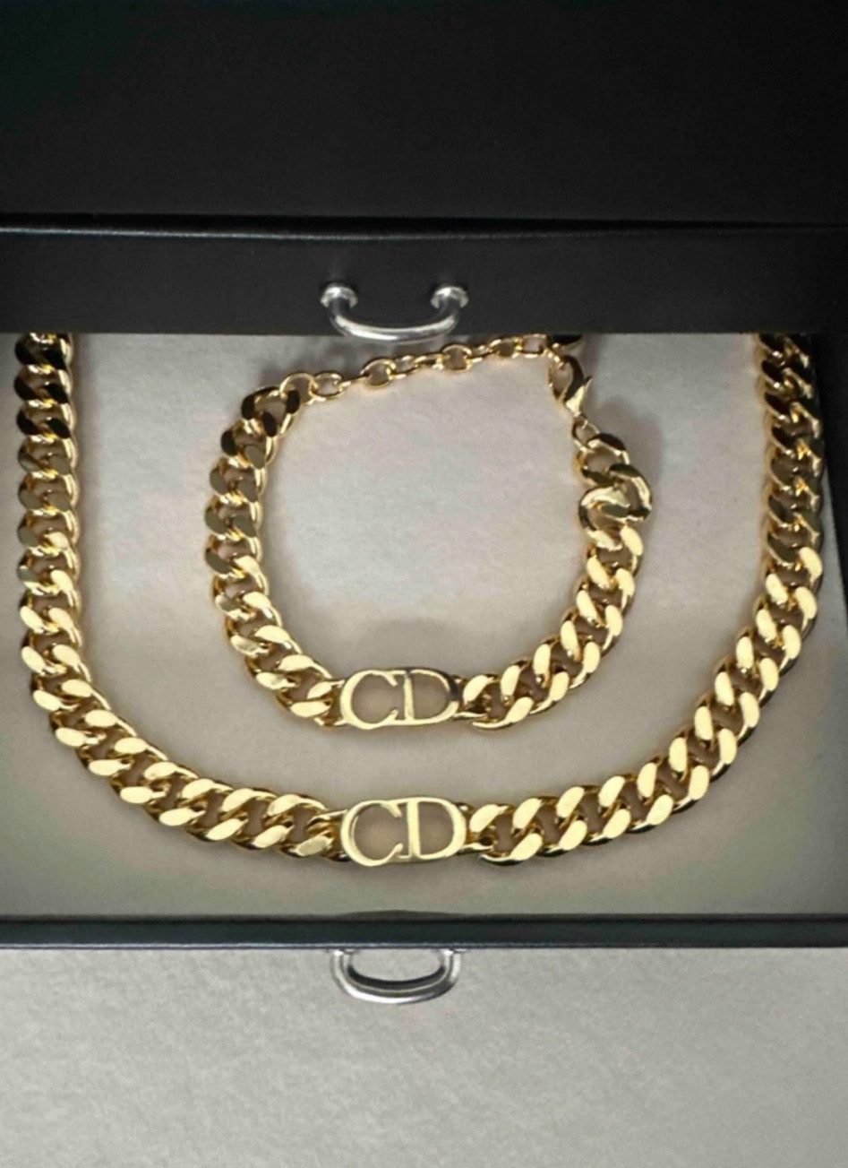 Very popular Dior necklace and Bracelets 🖤 $ 20 https://bit.ly/3jpnscL #dhgate

#LTKSale #LTKunder50 #LTKGiftGuide