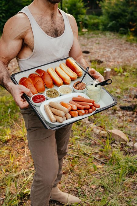 It’s summertime, we were spending more and more time outside, cooking our dinners over the fire. Hot dog, anyone? 🌭 #camping #outdoors #hotdogs