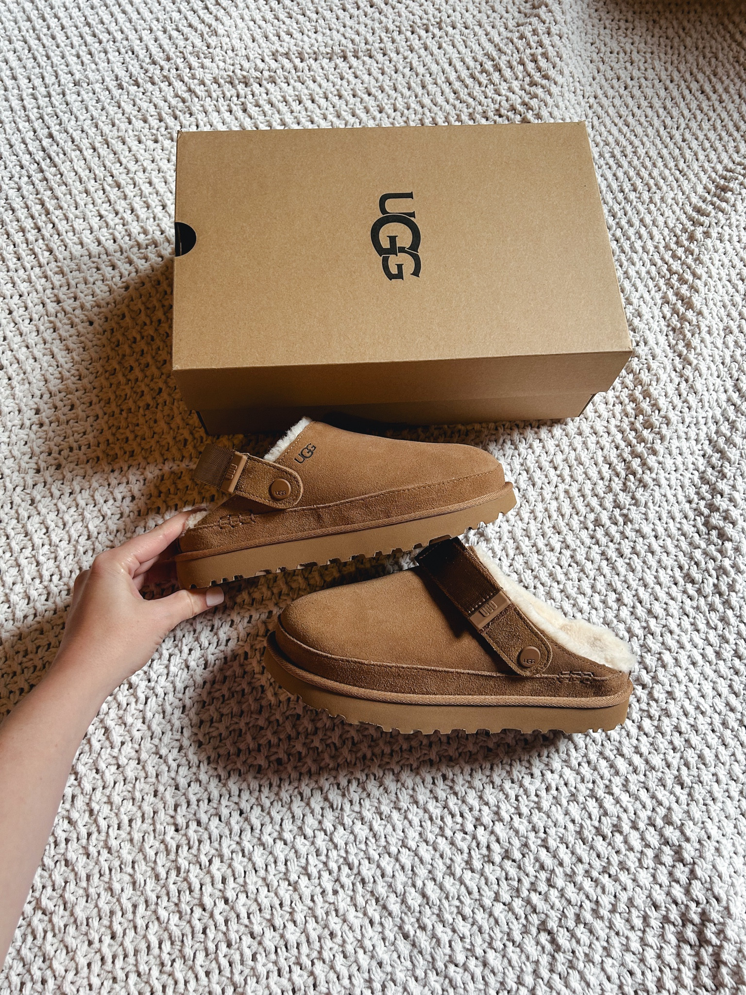 Ugh goldenstar cozy clogs ( with the fur) linked here 🫶🏼

#LTKxNSale #LTKSeasonal #LTKFindsUnder100