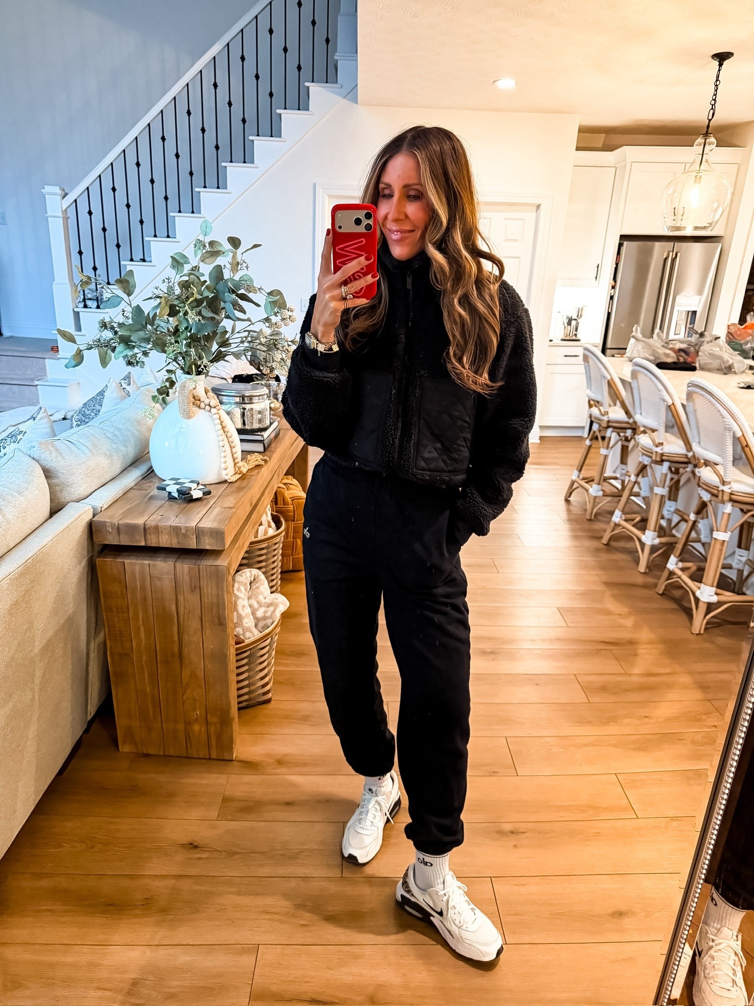 Cozy winter outfit, alo outfit, sweatpants, mom outfit, trending finds, themominstylee

#LTKActive #LTKSeasonal #LTKootd
