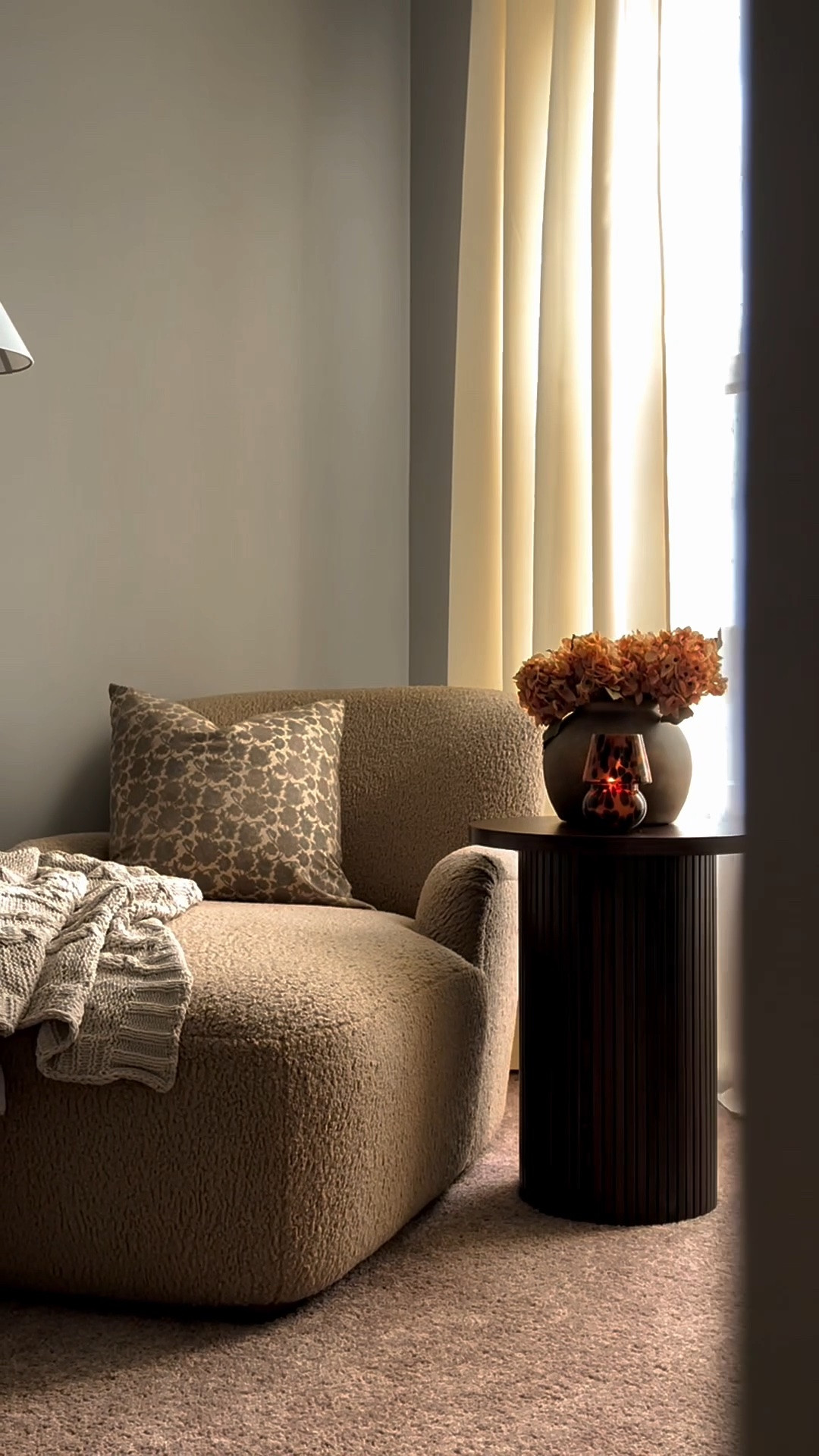 My chaise lounge is ON SALE! 

Bedroom styling, accent chair, living room, neutral home decor, cozy home finds

#LTKHome #LTKSaleAlert