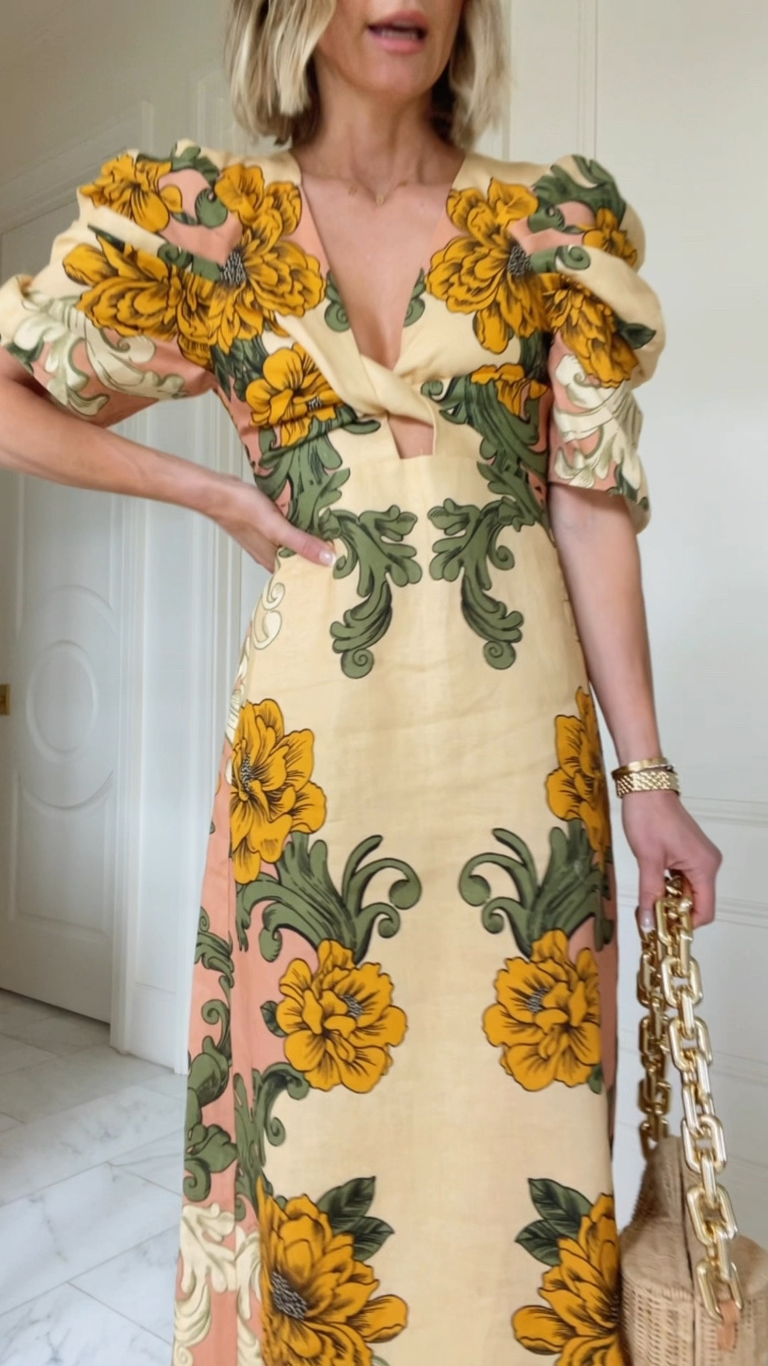 I'm 5'7 and wearing size small here 