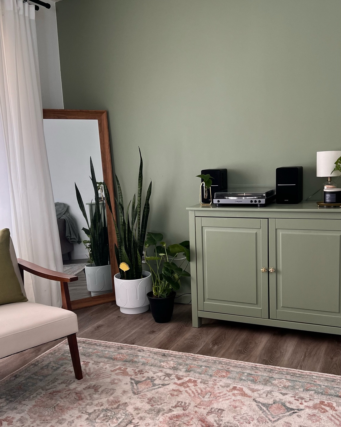 Tone on tone paint with Sherwin Williams ‘Green Onyx’ paint (SW 9128) 

#LTKhome