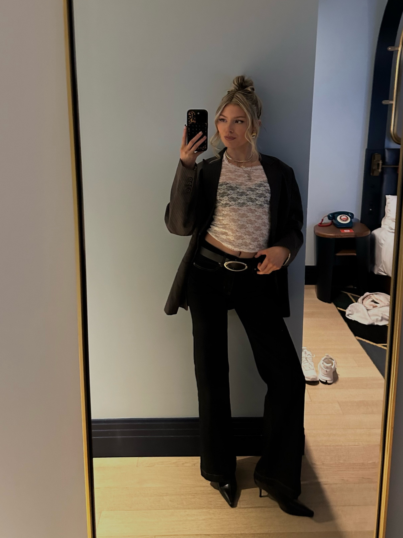 blazer & jeans are thrifted!
boots are vintage cole haan i got off poshmark 
top is brandy melville!