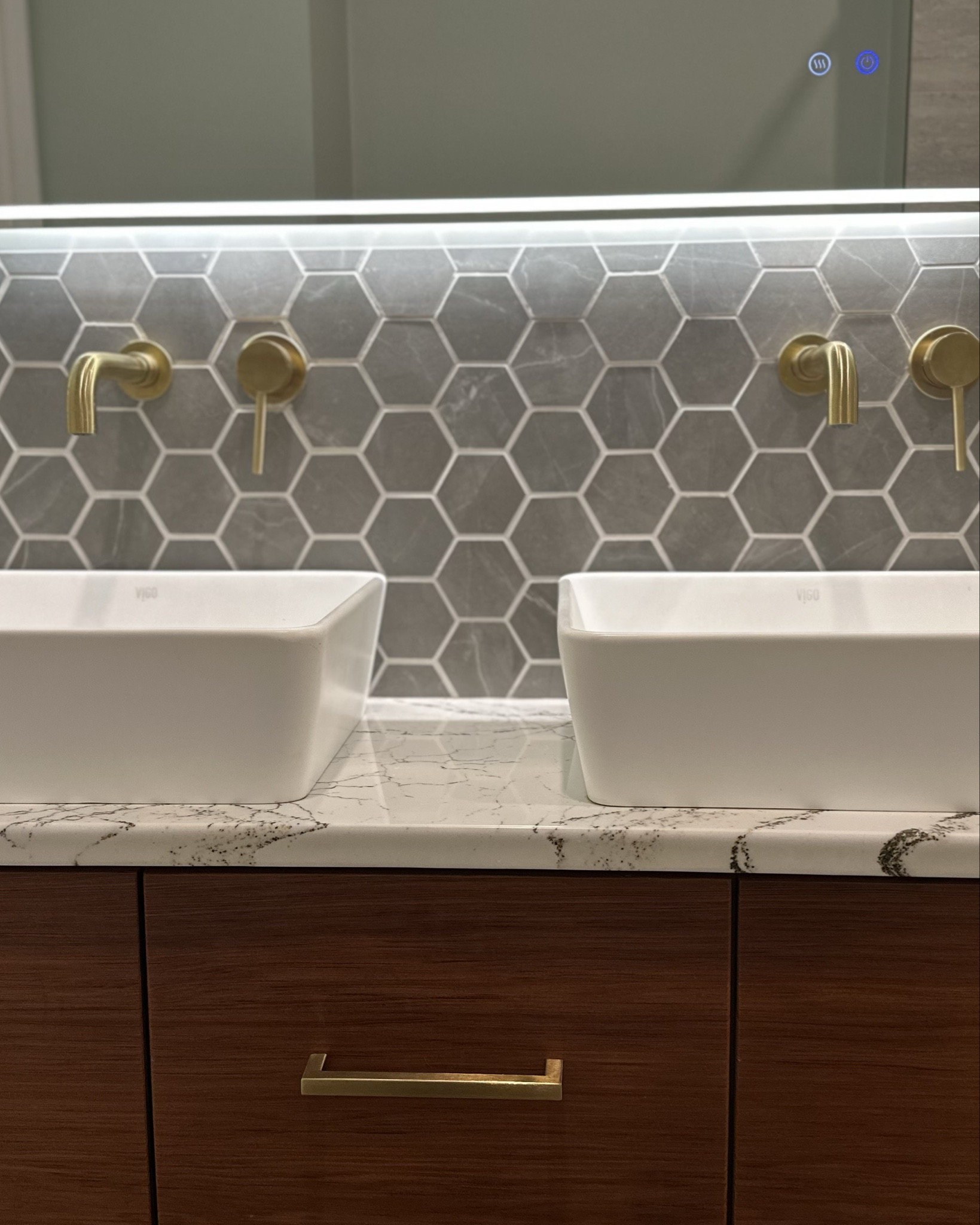 bathroom details 🤌✨ #bathroom #bathroomdesign #bathroomgoals #home #homerenovation #bathroomrenovation #sink #faucet #vanity #fixtures #plumbingfixtures

#LTKHome