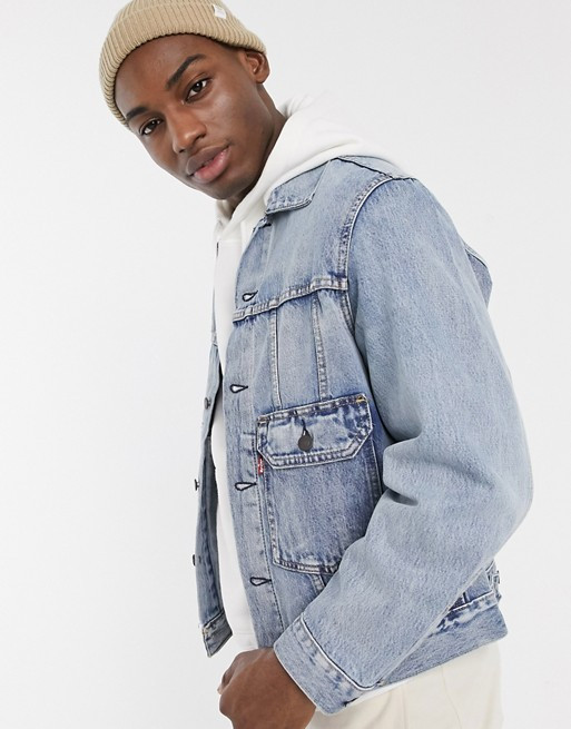 Levi's – Ironic Iconic – Trucker-Jacke aus Jeansstoff mit Aufnähertaschen in mittlerer Rope-... | ASOS DE