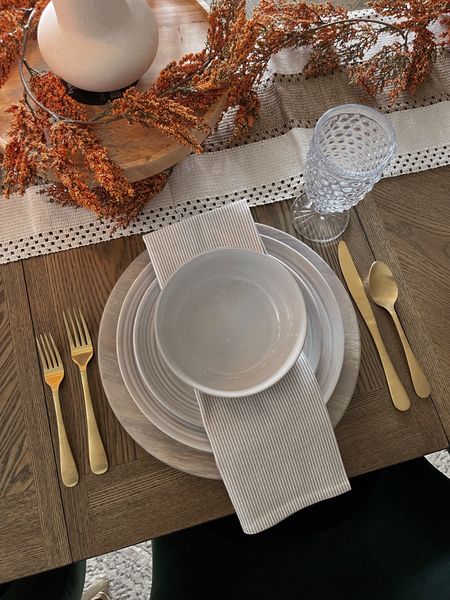 Thanksgiving table, table setting, tablescape, home decor, decor tips, dish set, dishware, minimalist home

#LTKhome #LTKSeasonal #LTKHoliday