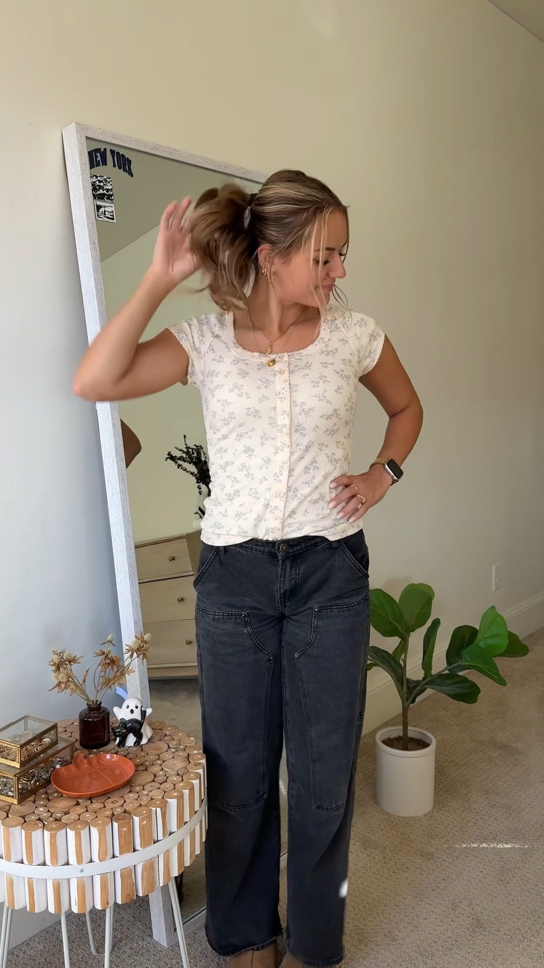 Cute top and jeans! 😍🤭