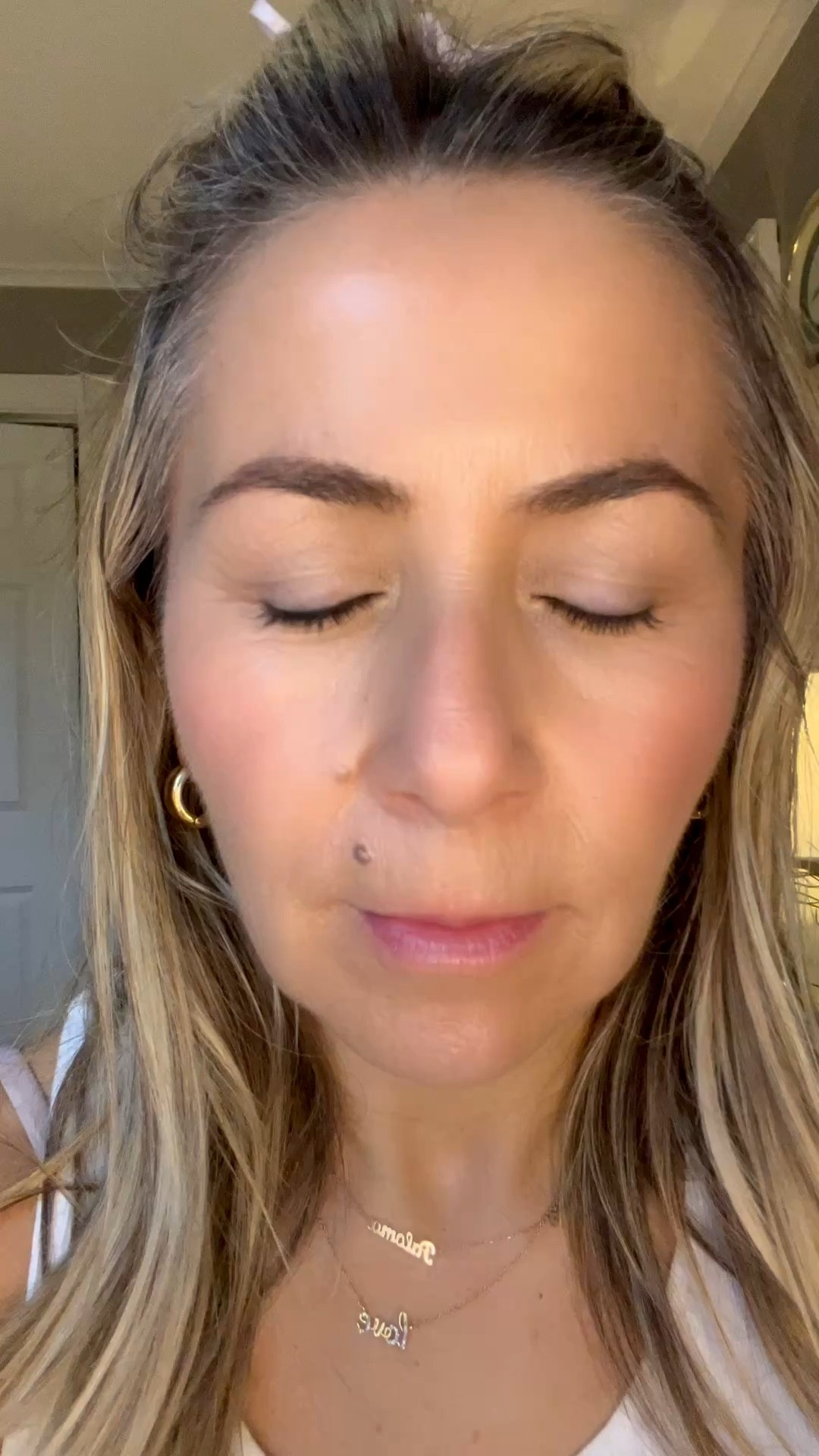 D’ Alba Spray Serum — my glow reset.

This ultra-fine mist delivers hydration without disturbing makeup.

Especially over 50, skin loses moisture faster throughout the day — and that’s when makeup starts to look dry or tired.

A few sprays and:

• Skin looks refreshed
• Makeup looks revived
• Glow comes back
• Texture looks smoother

Lightweight. Never sticky. Easy to carry in your bag.

It’s like a kiss of hydration that brings your skin back to life — anytime, anywhere.

Fresh. Radiant. Effortless.

Linked in bio.
