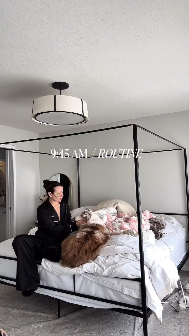 morning routine featuring my new fav @fs8_stlouispark 💜💫

 
 
#dailyvlog #hockeylife #hockeywife