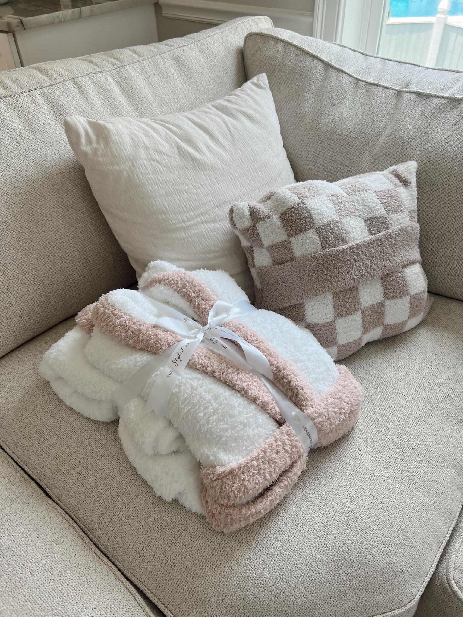 For my hospital bag 🎀 travel blanket and robe to stay cozy in the hospital 

#LTKBump #LTKFindsUnder50 #LTKBaby