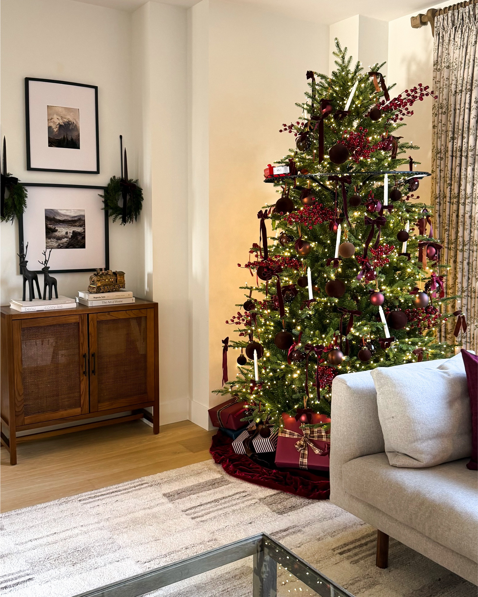 Getting that holiday glow going throughout the house with some magical touches. @WayfairCanada has so many stunning decorations for your holiday season - theres totally still time to snag some goodies today! 
#wayfaircanada #wayfaircahome #wayfaircapartner


#LTKwinter #LTKhome #LTKcanada