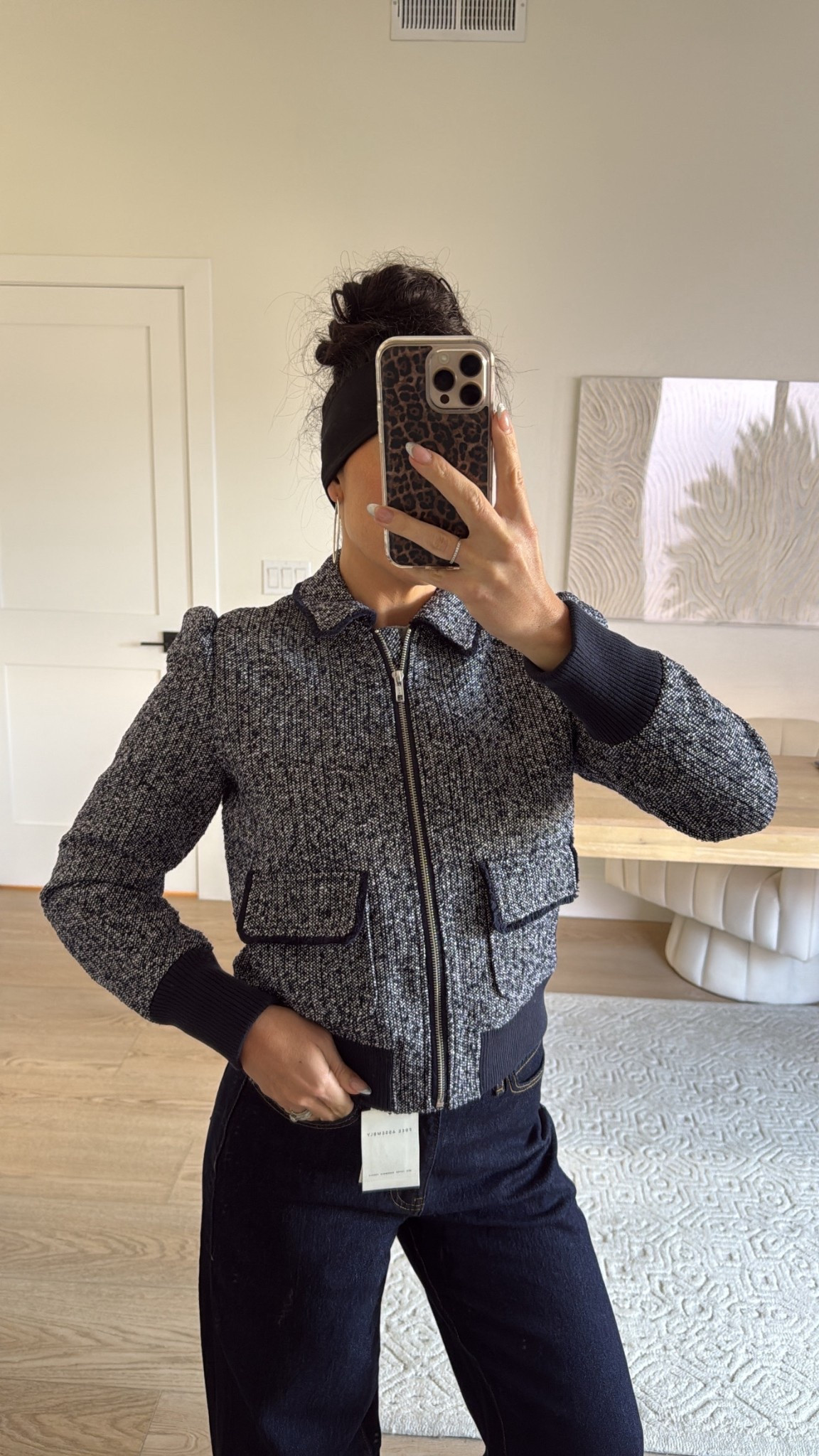 Walmart twead jacket size small // great structure and style!

Walmart finds
Spring coat 


#LTKootd #LTKFindsUnder50 #LTKSeasonal