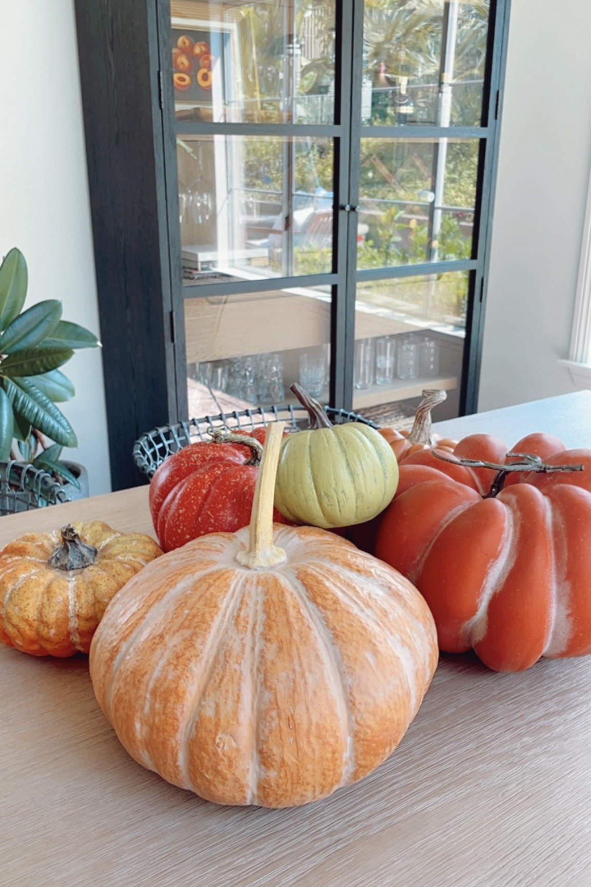Faux pumpkin centerpiece 👏🏻

#diningroom #falldecor #pumpkins 

#LTKHome #LTKStyleTip #LTKSeasonal