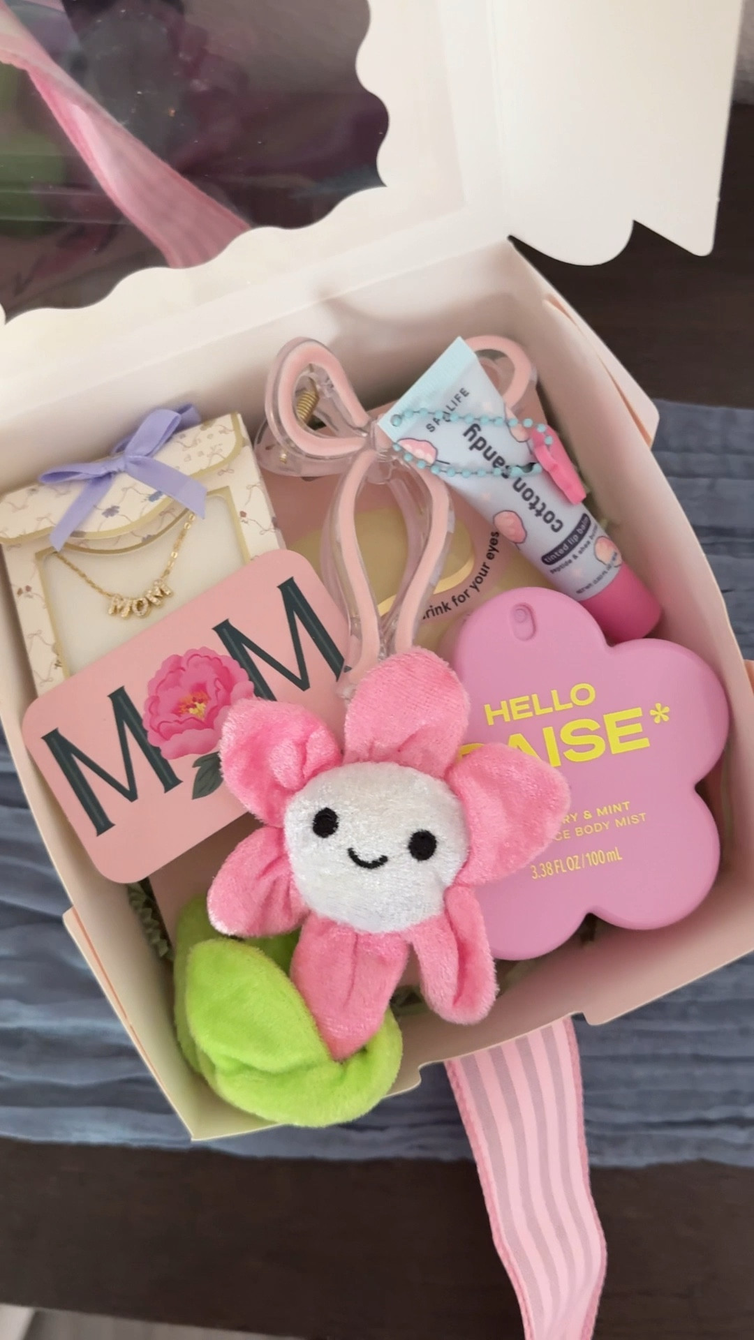 Let’s keep Mother’s Day gifting simple 🌸
A personalized box with a few of Mom’s favorite things — plus a Target gift card, of course 😊
Thoughtful, beautiful, and not over the top… she’ll love it 🎀
