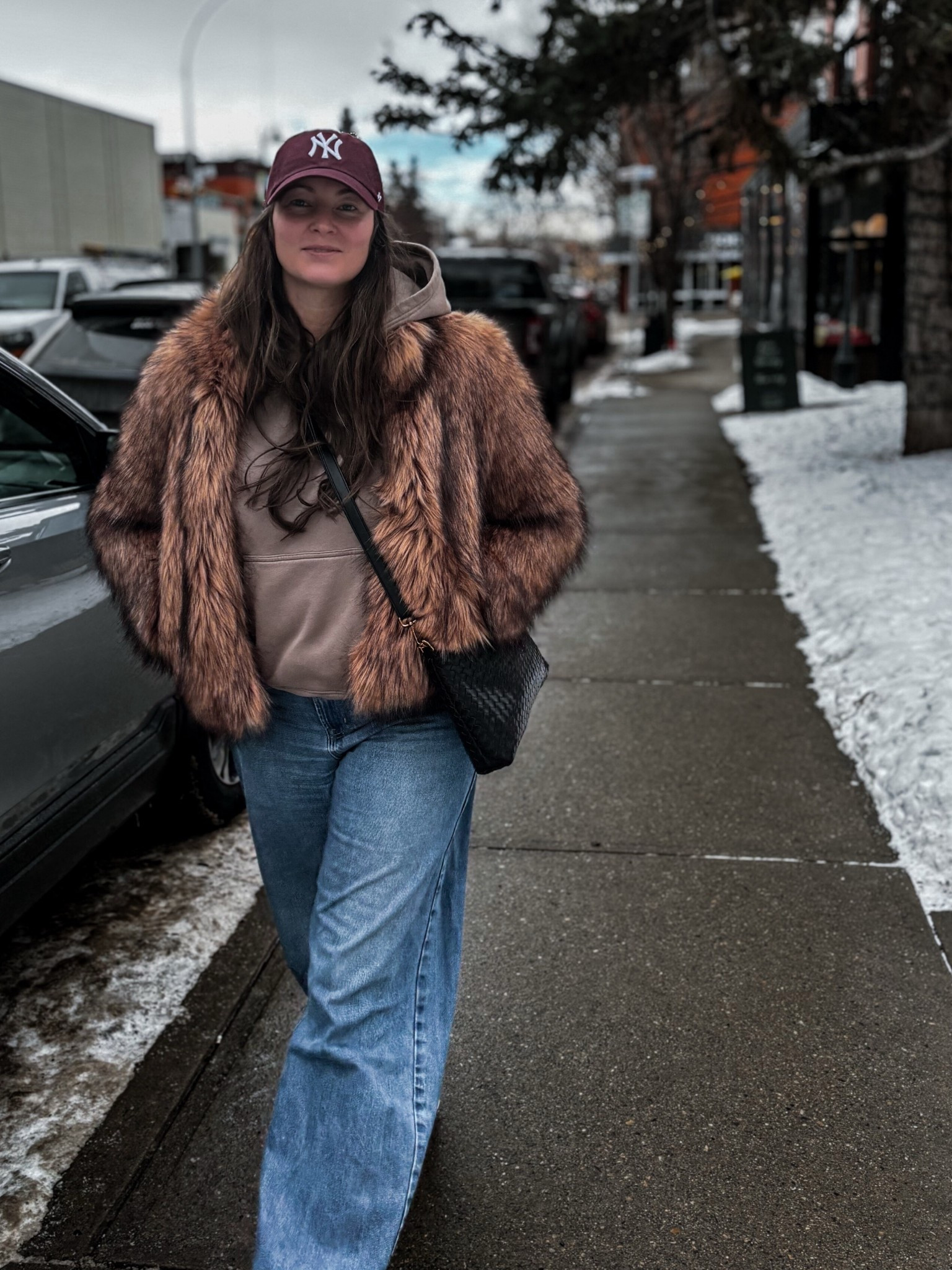 A little faux fur, a baseball cap, and the kind of hoodie that makes you feel like the main character of your own winter rom-com ❄️

This outfit = proof you can be warm, casual and a little extra, all at once.

#LTKmidsize #LTKwinter #LTKcanada
