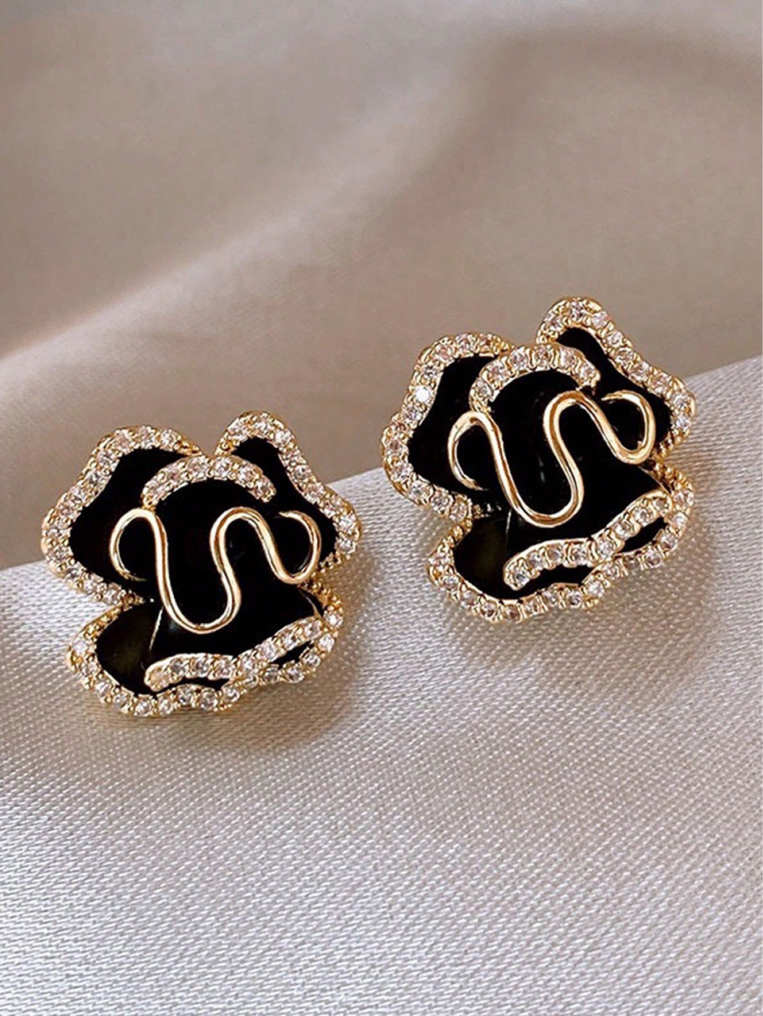 Stainless steel Luxury black floral earrings with crystal rhinestones 🫶🏻

#LTKStyleTip #LTKSaleAlert #LTKFindsUnder50