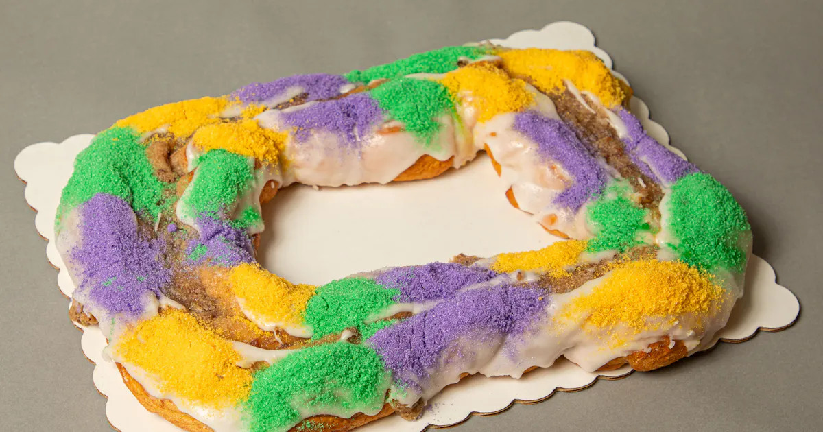 Praline Pecan King Cake by Haydel's Bakery | Goldbelly | Goldbelly