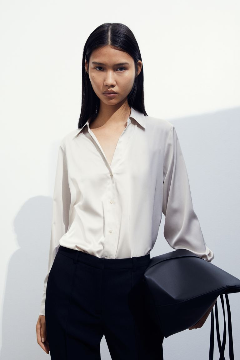 V-neck blouse | H&M (UK, MY, IN, SG, PH, TW, HK)